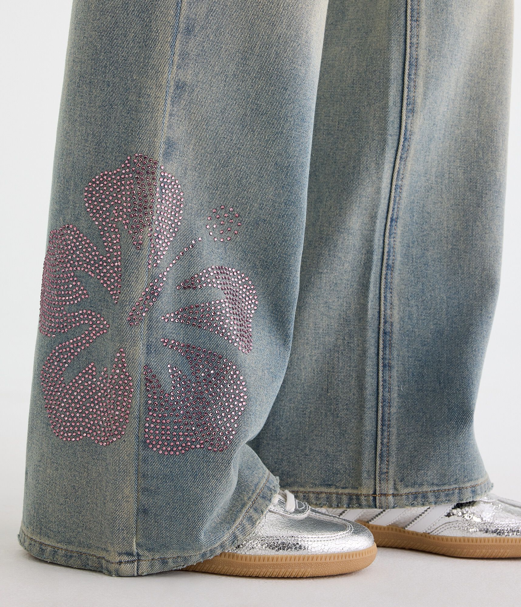 Low-Rise Baggy Wide Leg Rhinestone Flower Jean