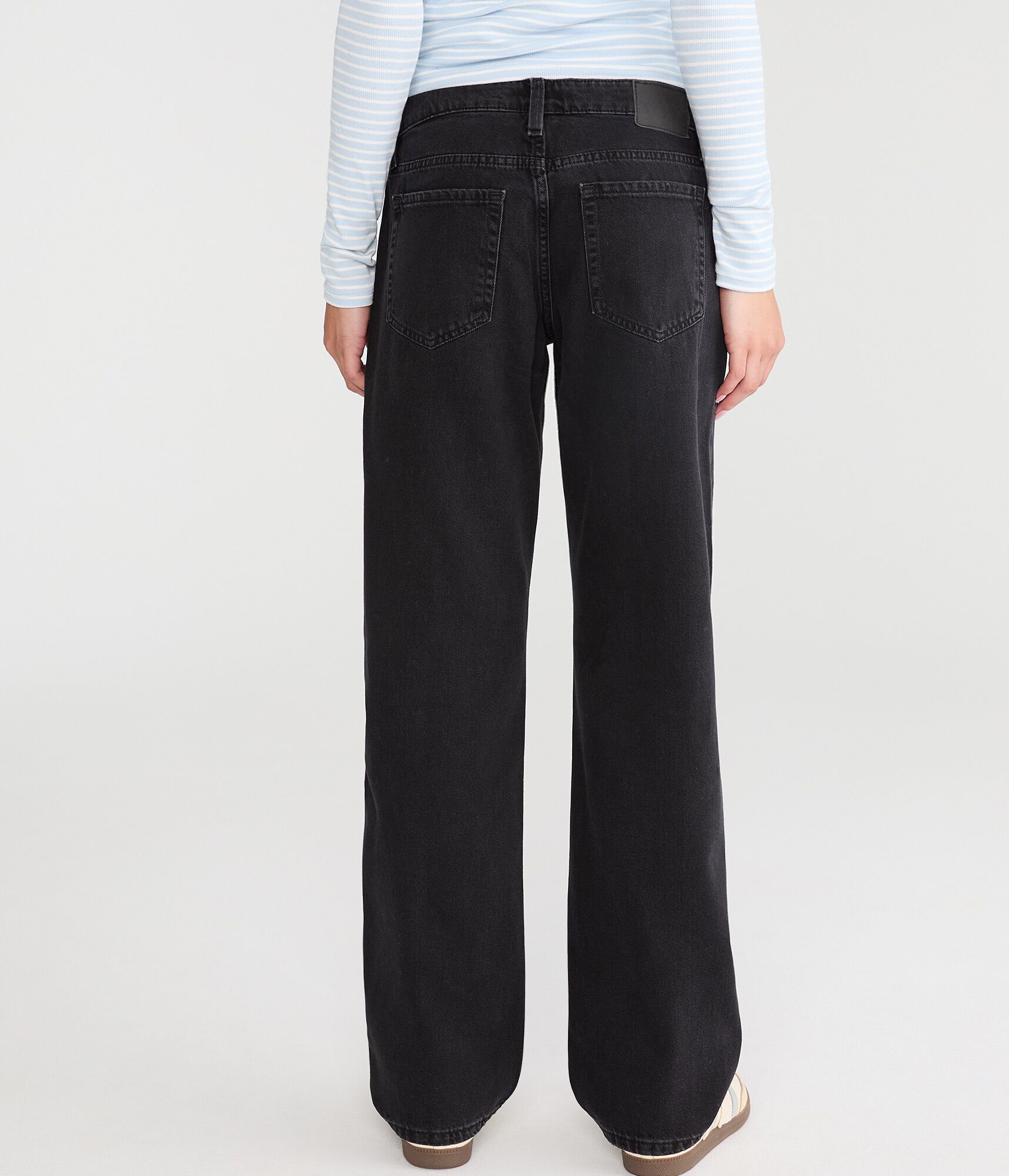 Low-Rise Baggy Jean