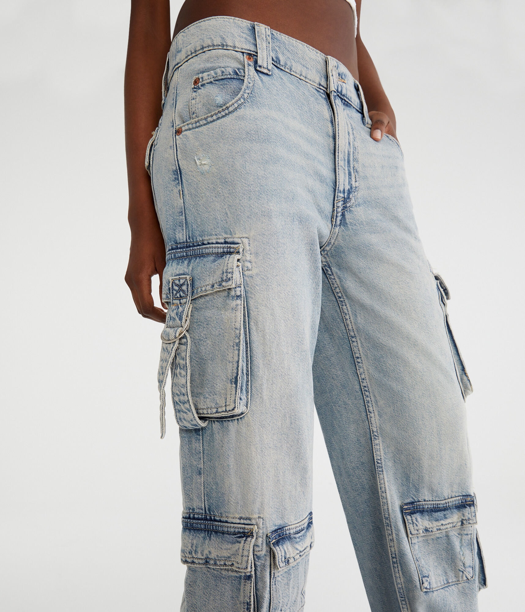 Low-Rise Wide Leg Cargo Jean