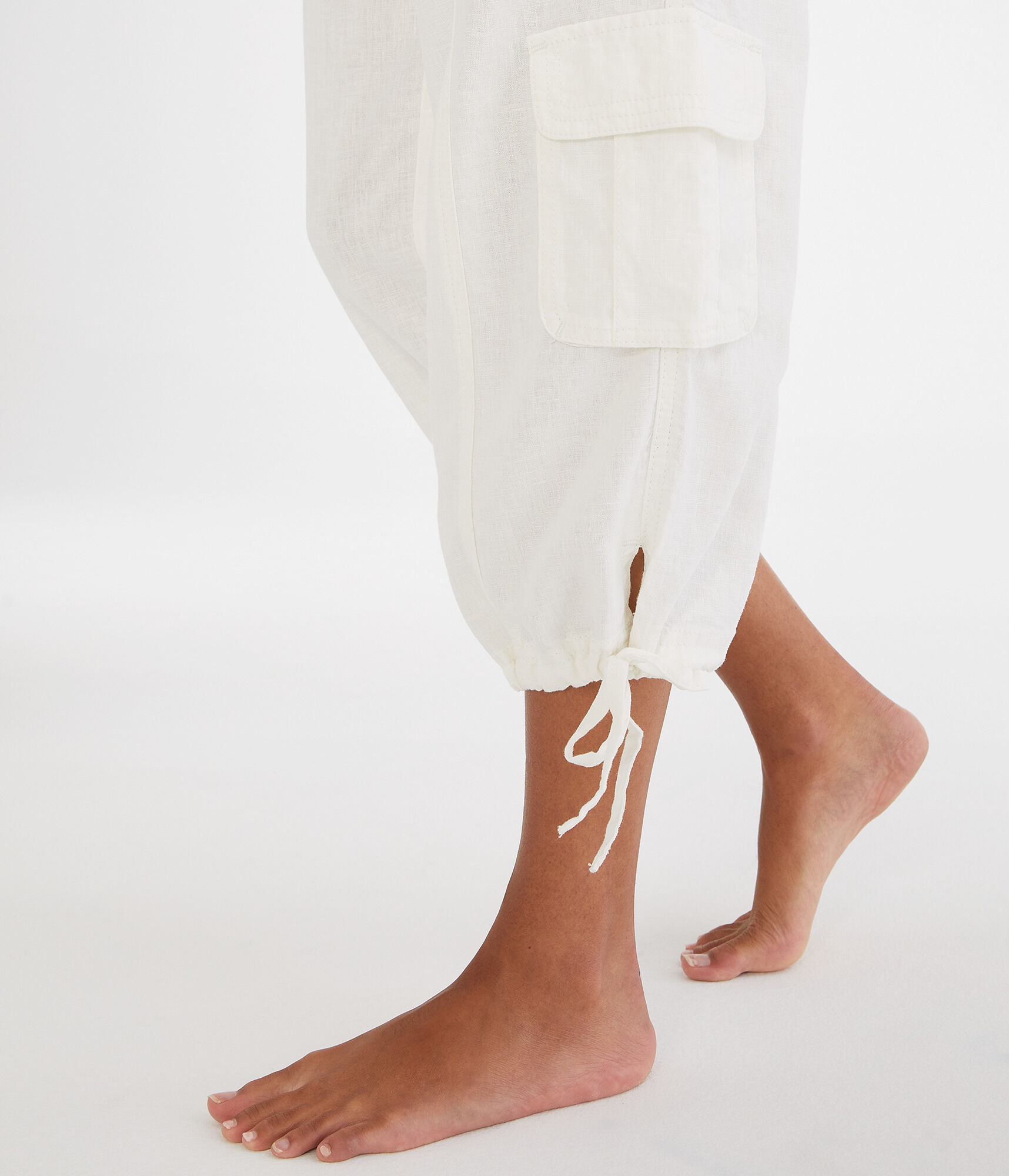 Mid-Rise Linen Utility Cargo Capris