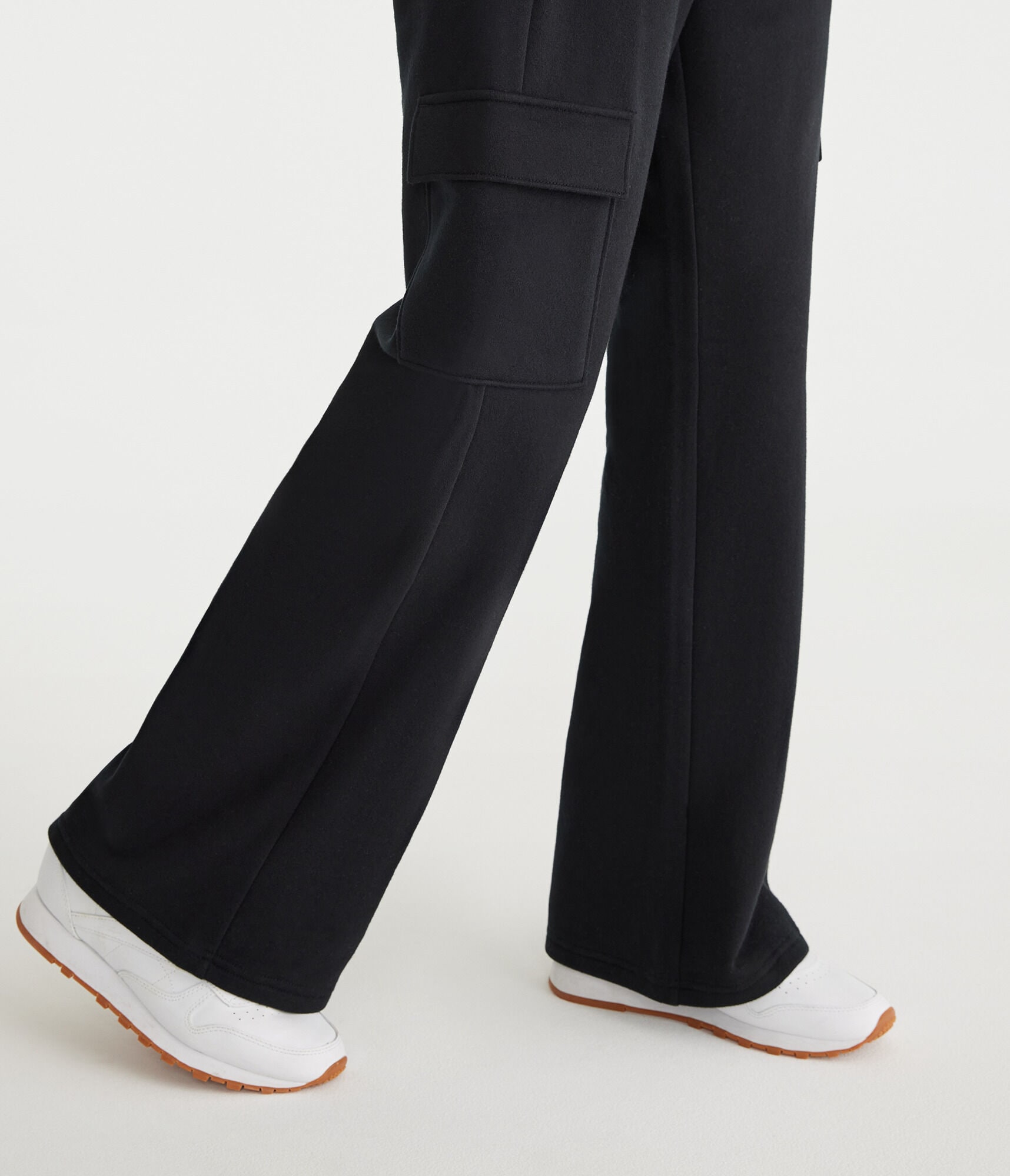 Low-Rise Cargo Wide Leg Sweatpants