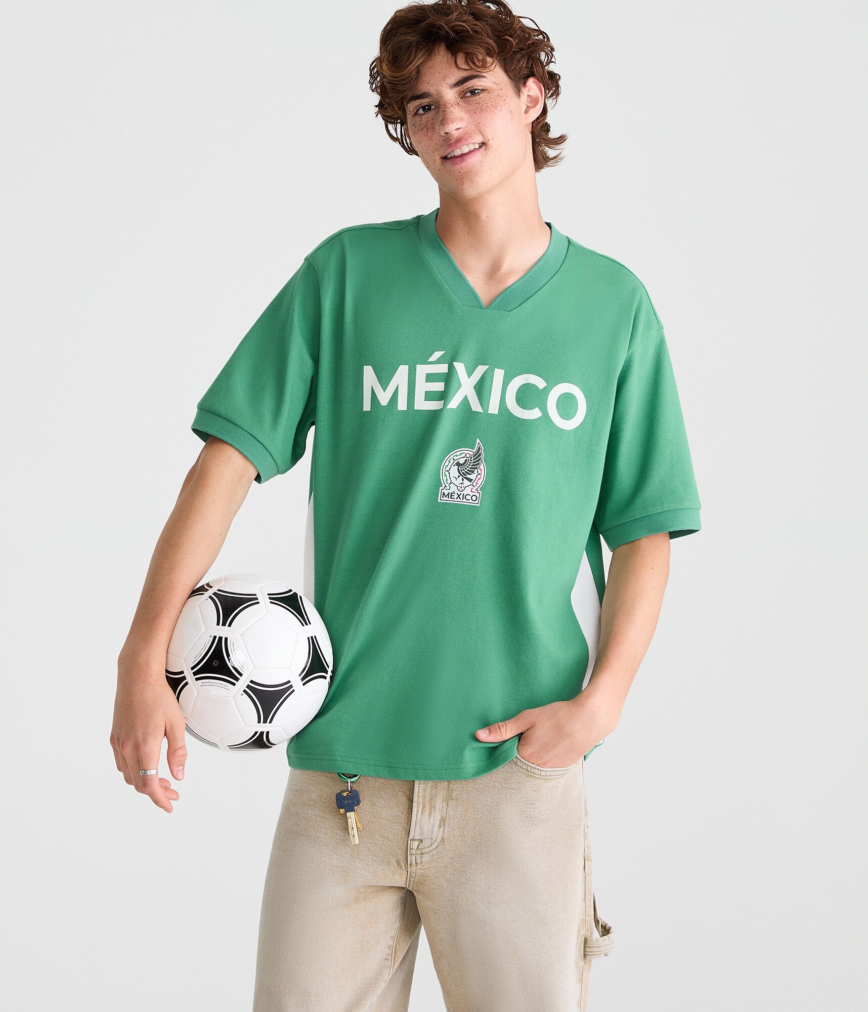 M&eacute;xico V-Neck Soccer Jersey