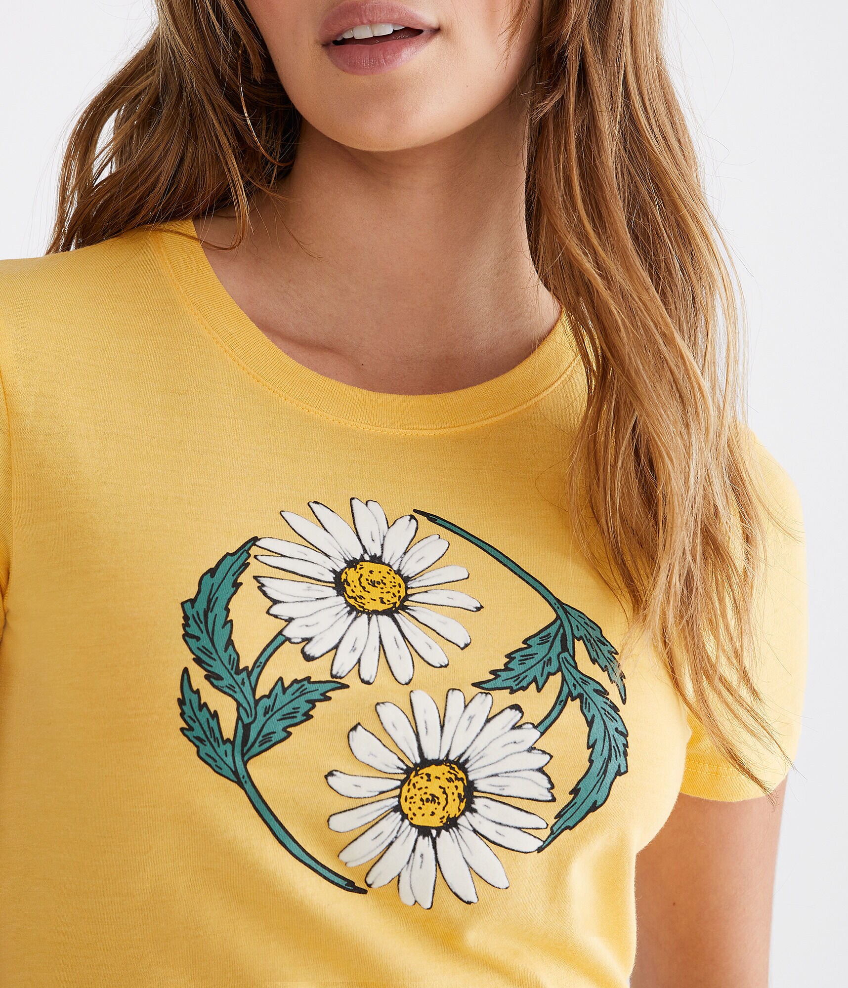 Daisy Circle Flocked Graphic Tee