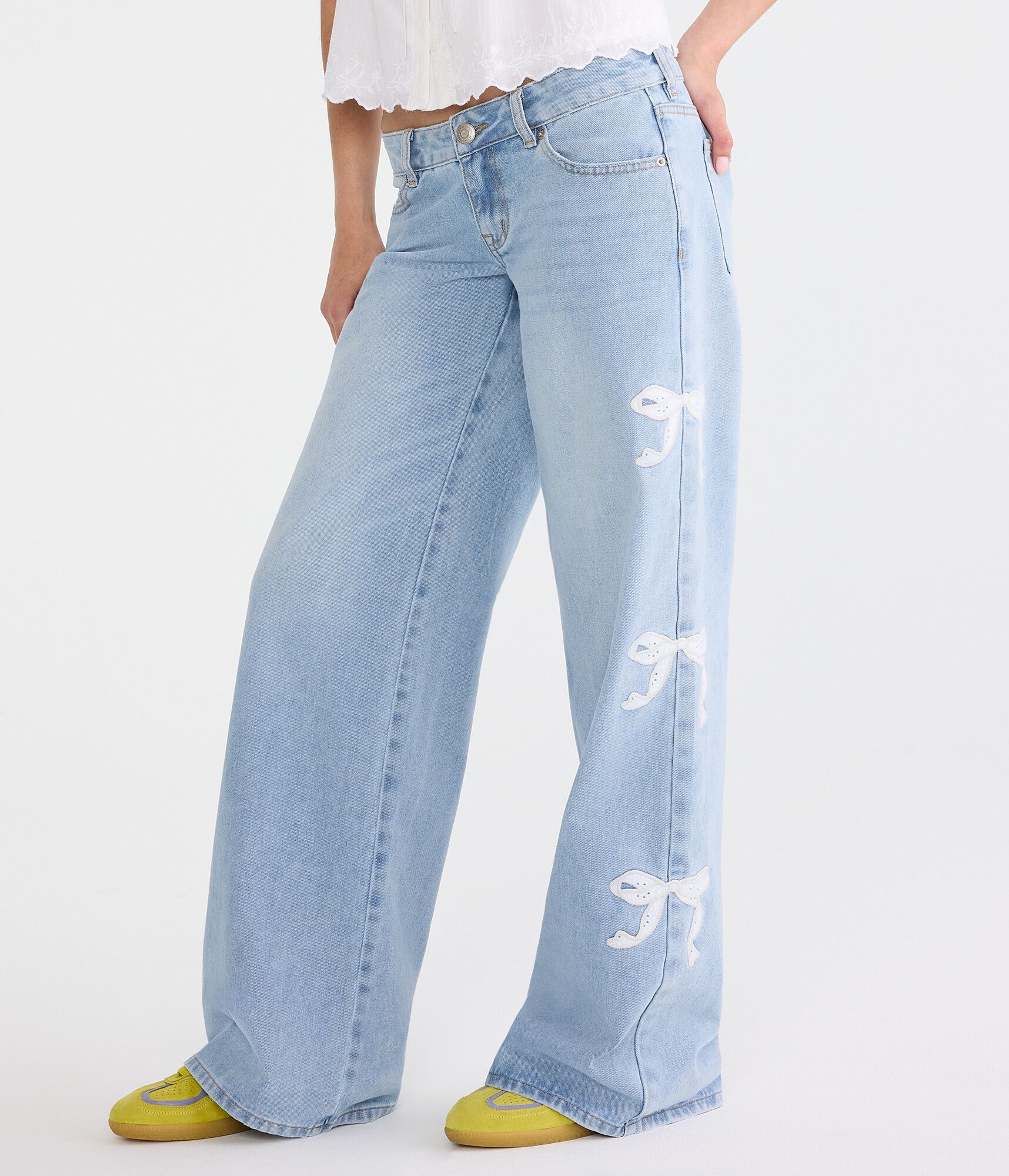 Super Low-Rise Ultra Wide Leg Eyelet Bow Jean