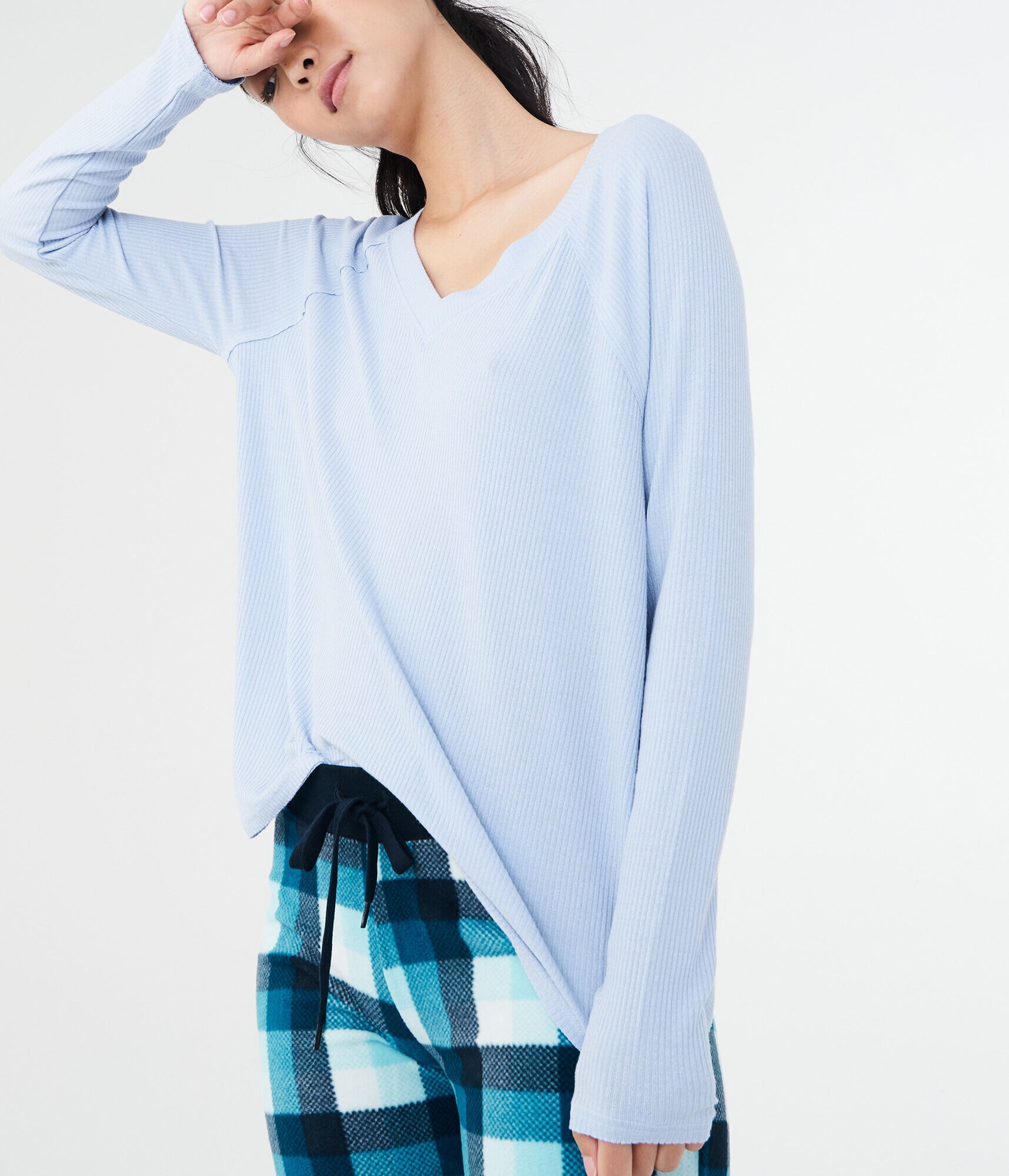 Long Sleeve Solid Rib-Knit V-Neck Tee