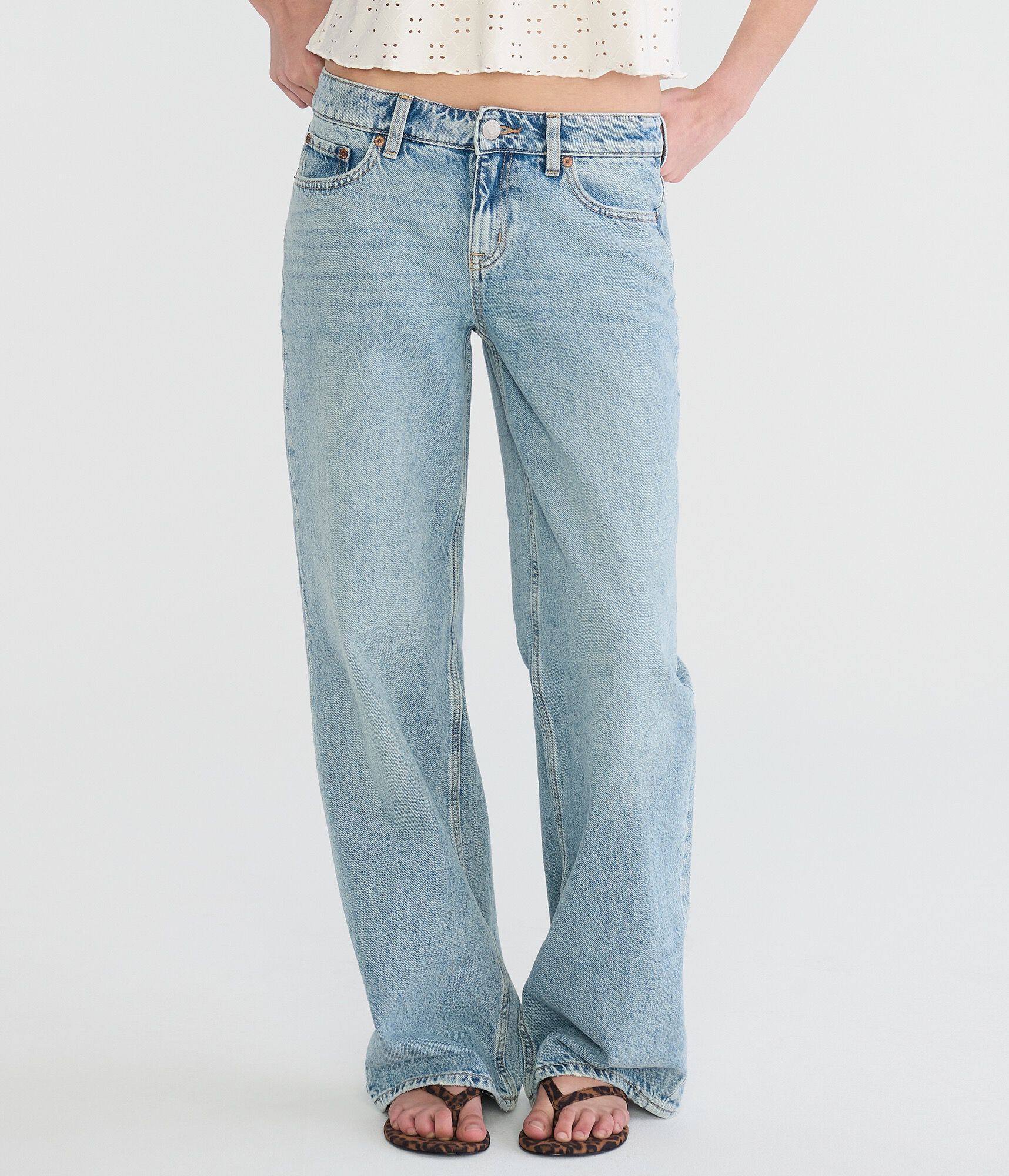 Low-Rise Baggy Wide Leg Leopard Bow Jean