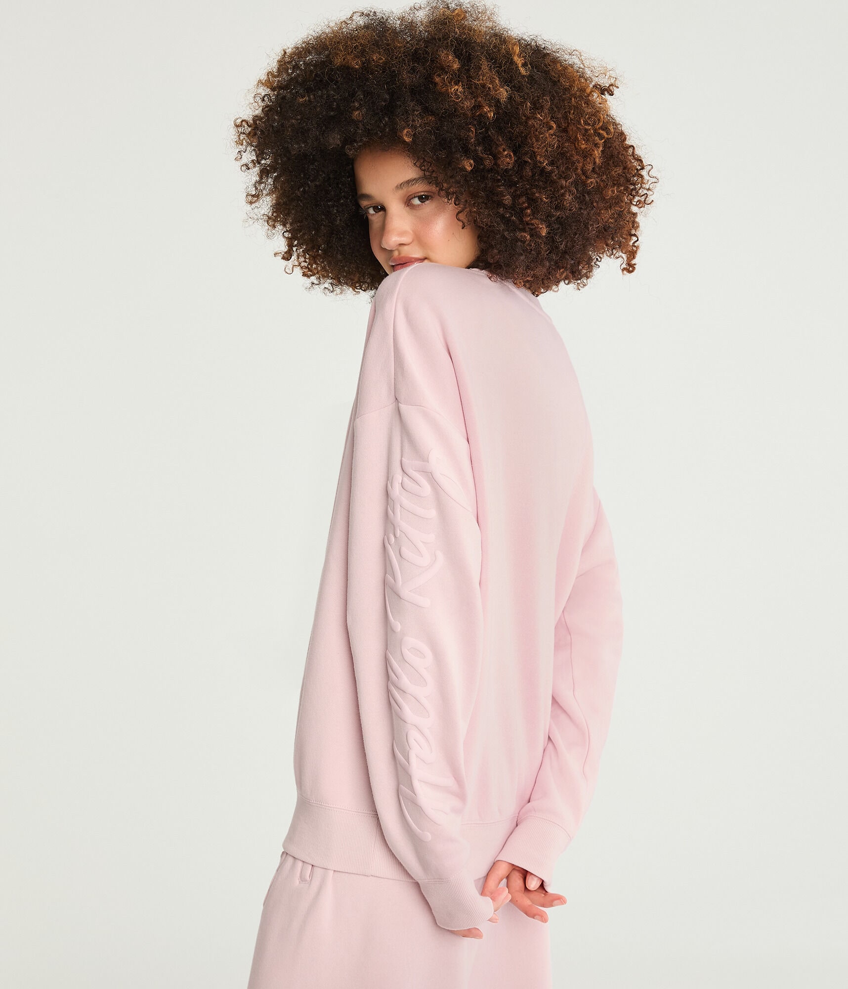 Hello Kitty | Aero Tonal Teddy Crew Sweatshirt