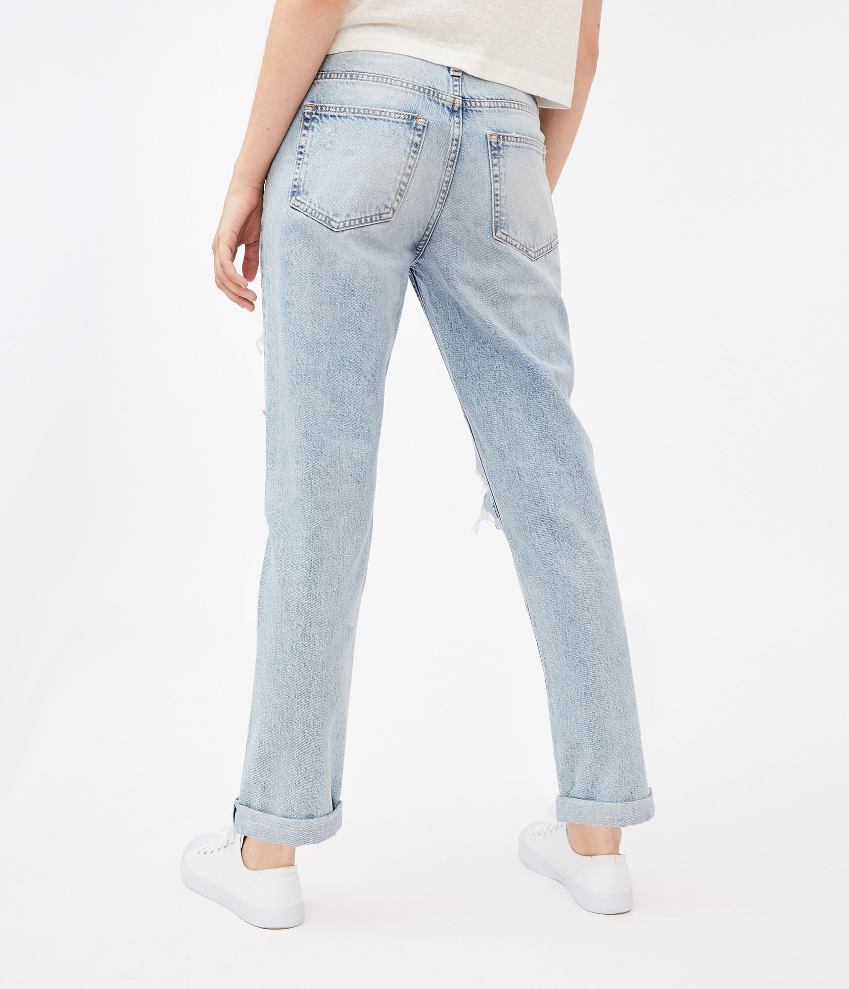 Low-Rise Boyfriend Jean