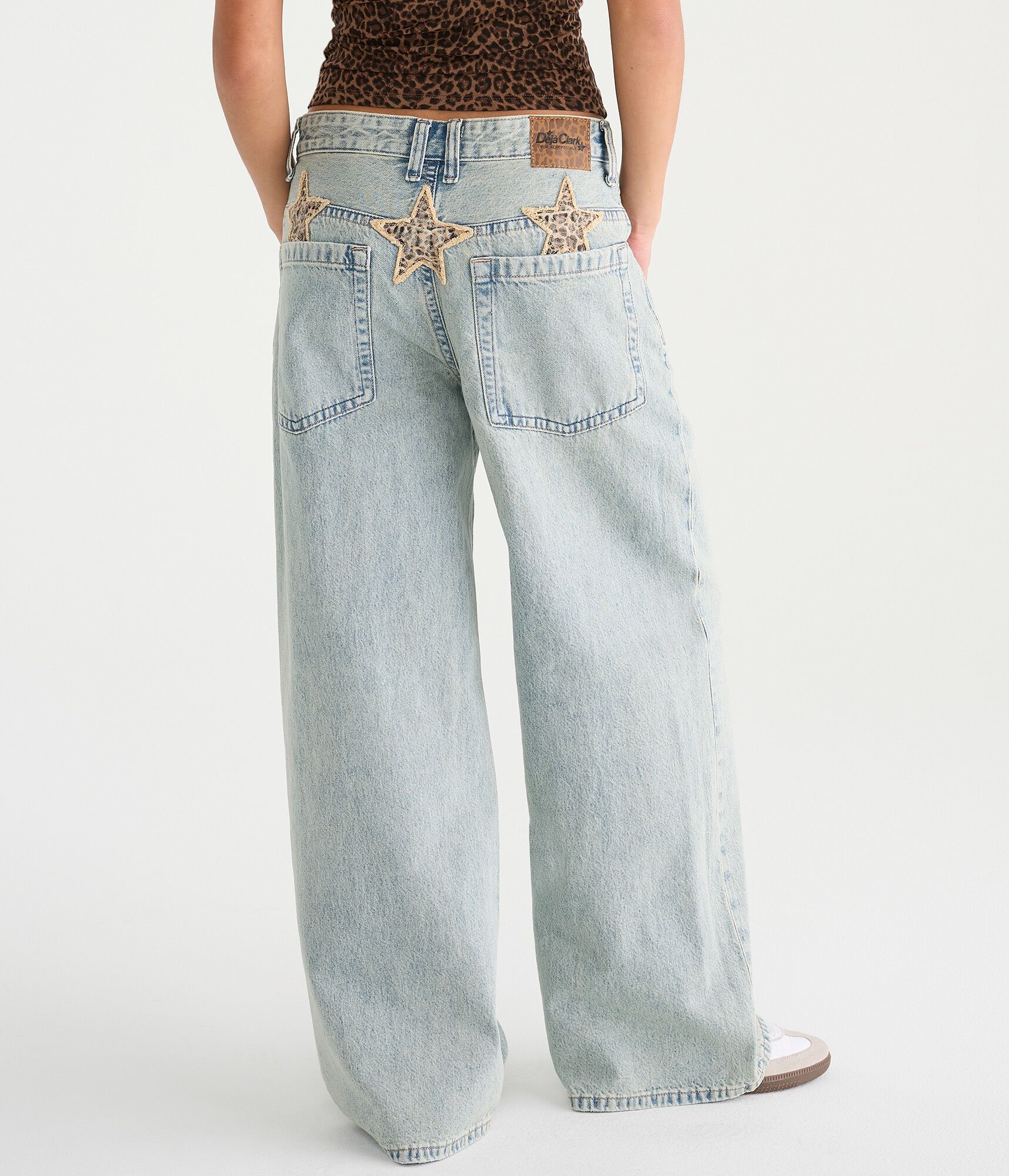 D&eacute;j&agrave; For Aero Low-Rise Super Baggy Leopard Stars Jean