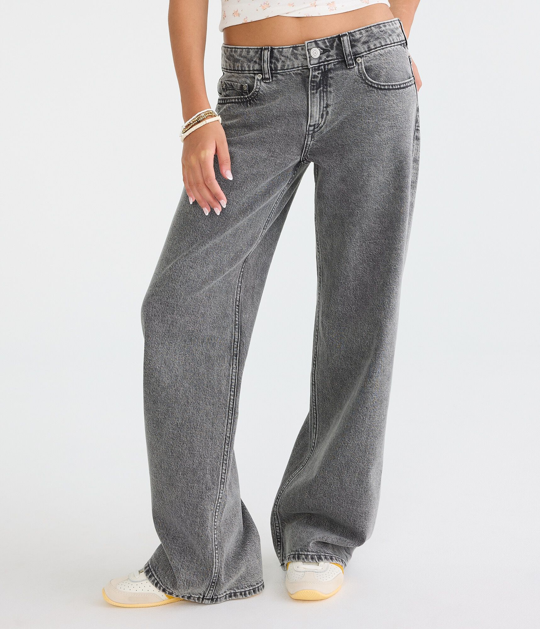 Low-Rise Baggy Wide Leg Jean