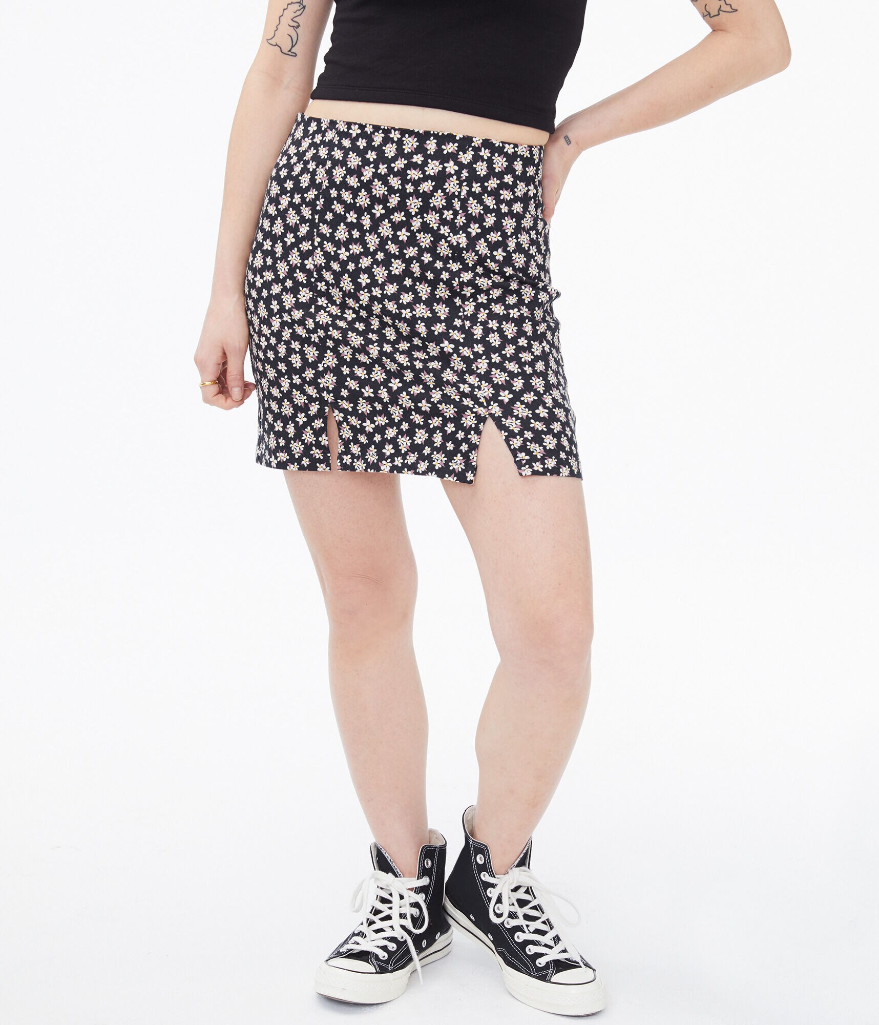 84116233_007_main.jpg?sw=968&