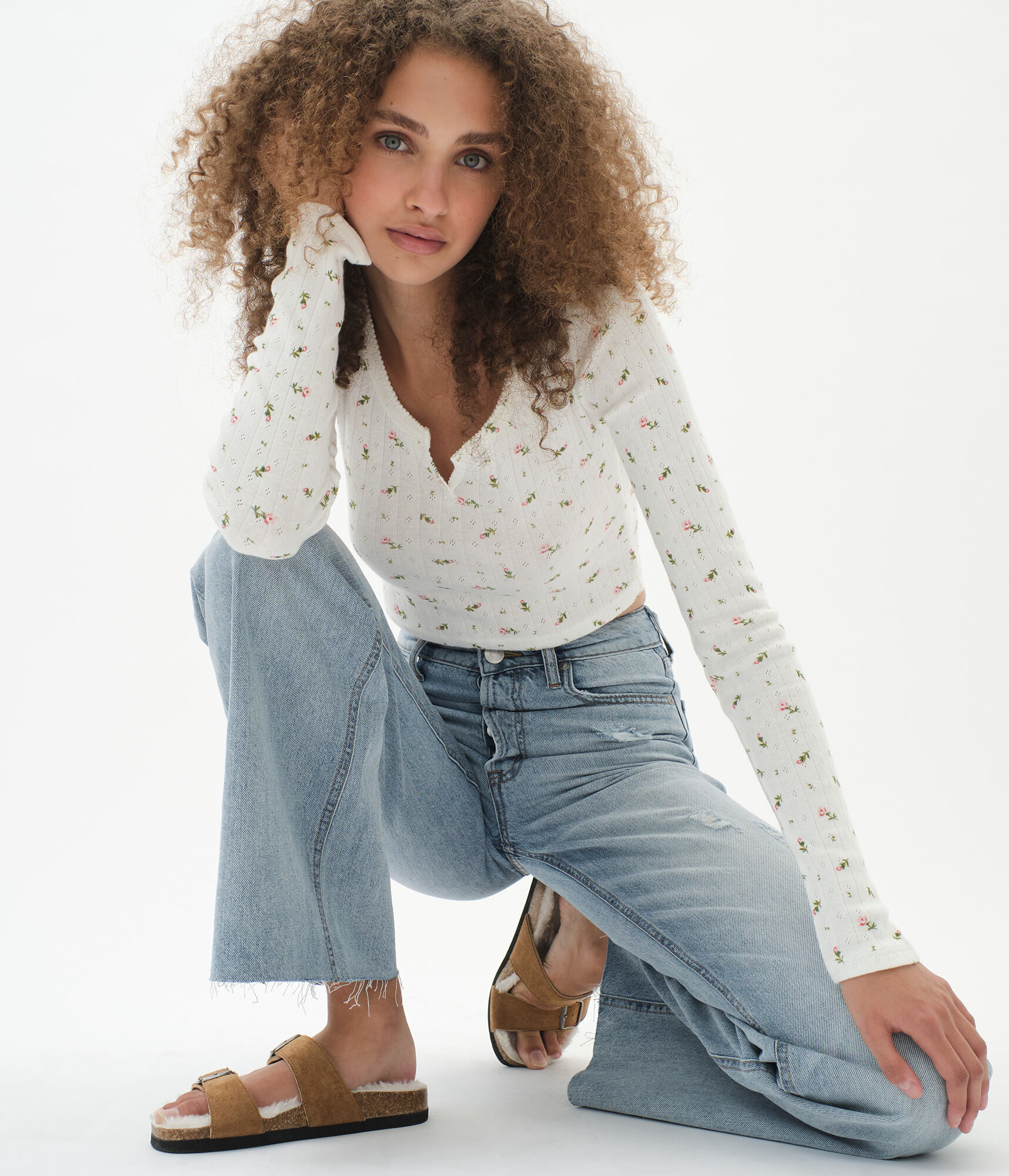 Long Sleeve Floral Notch Cropped Shrunken Tee