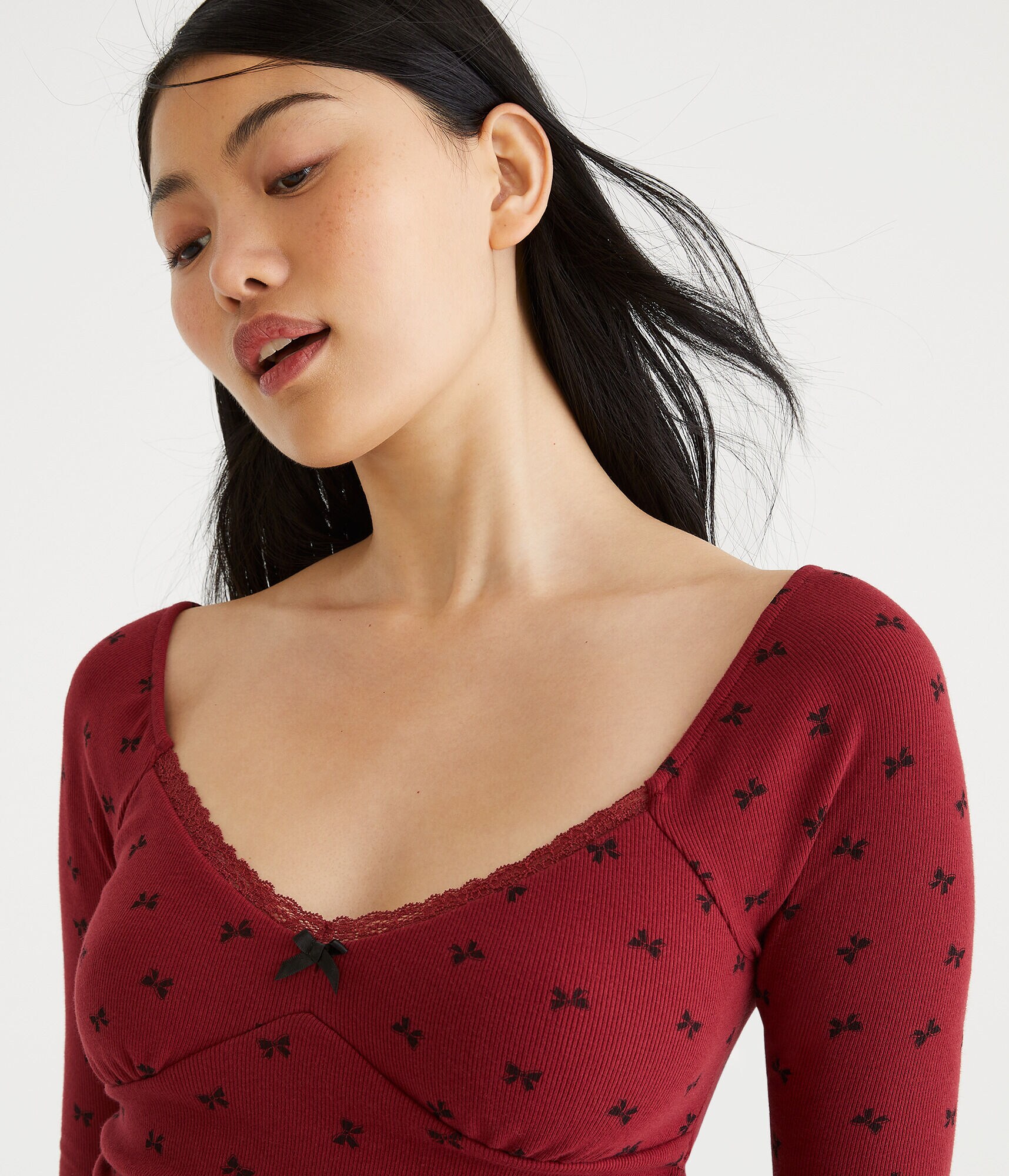 Long Sleeve Bow Print V-Neck Crop Top