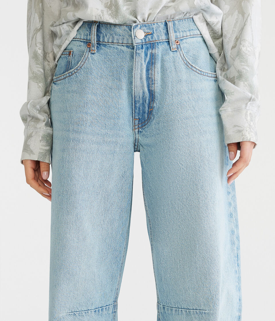 Low-Rise Baggy Barrel Jean