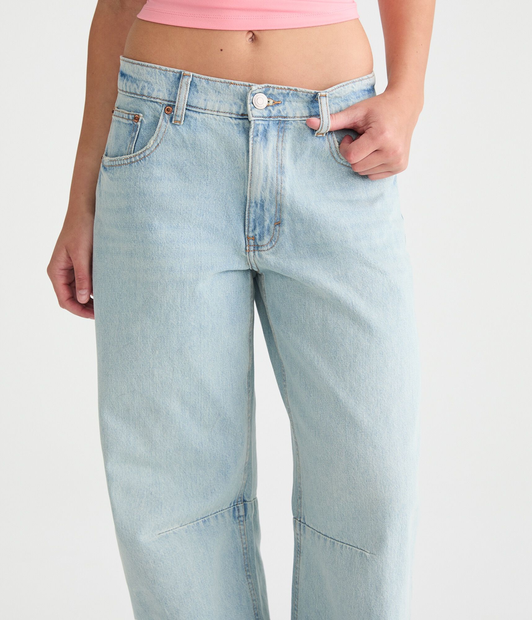 Low-Rise Baggy Barrel Jean