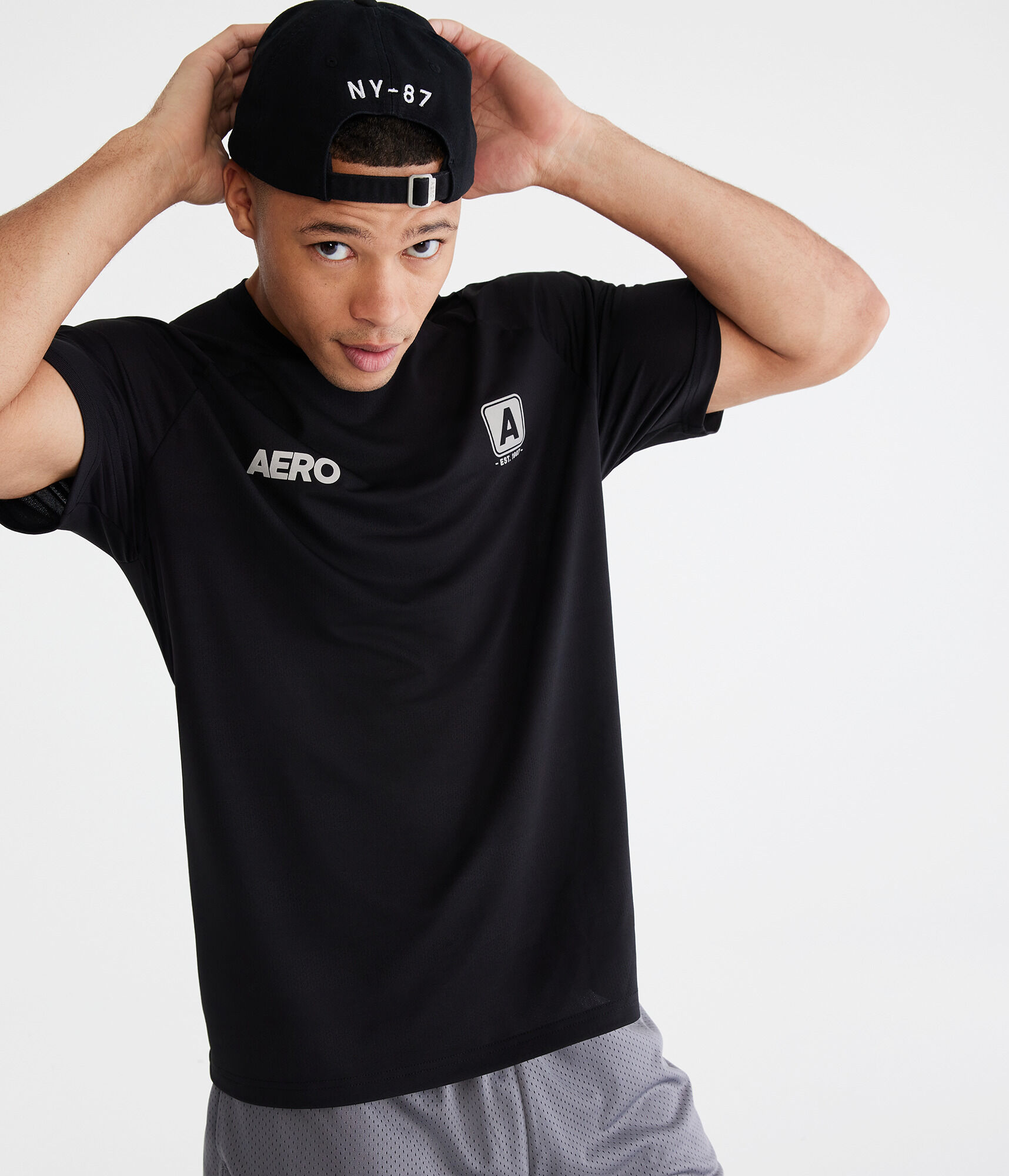 Aero Icon Raglan Tech Tee