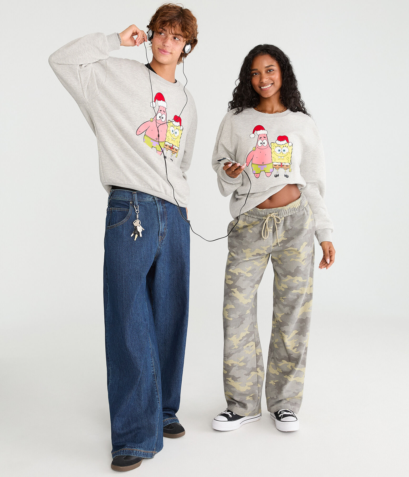 SpongeBob x Aero Christmas Hugs Oversized Crew Sweatshirt