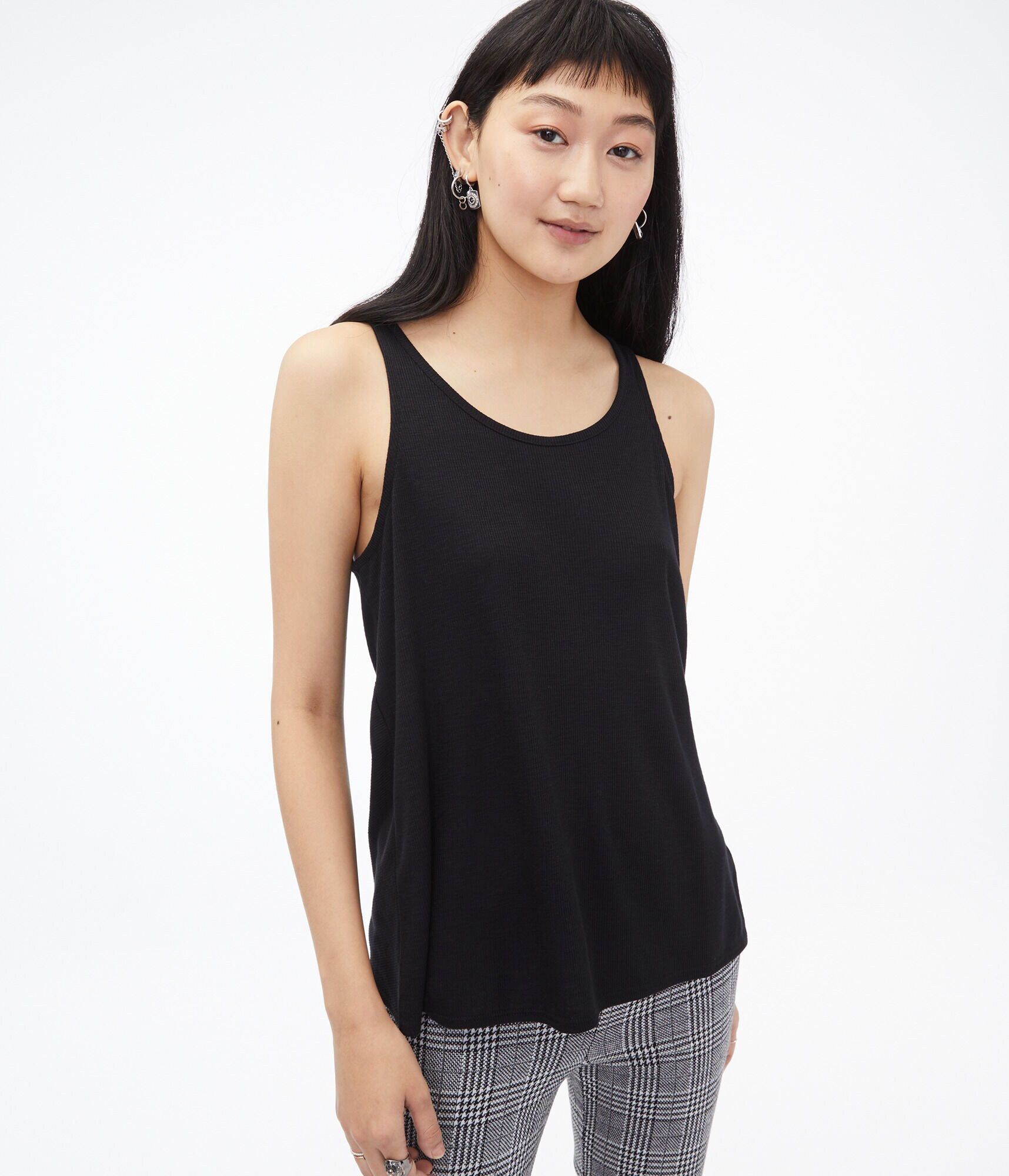 Twist Back Cutout Tank