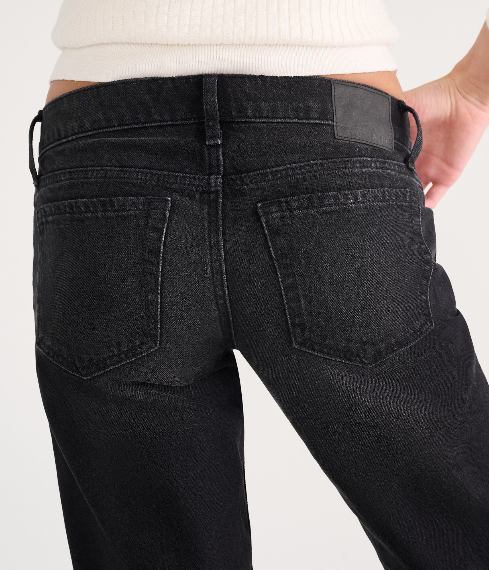 Super Low-Rise Straight Jean
