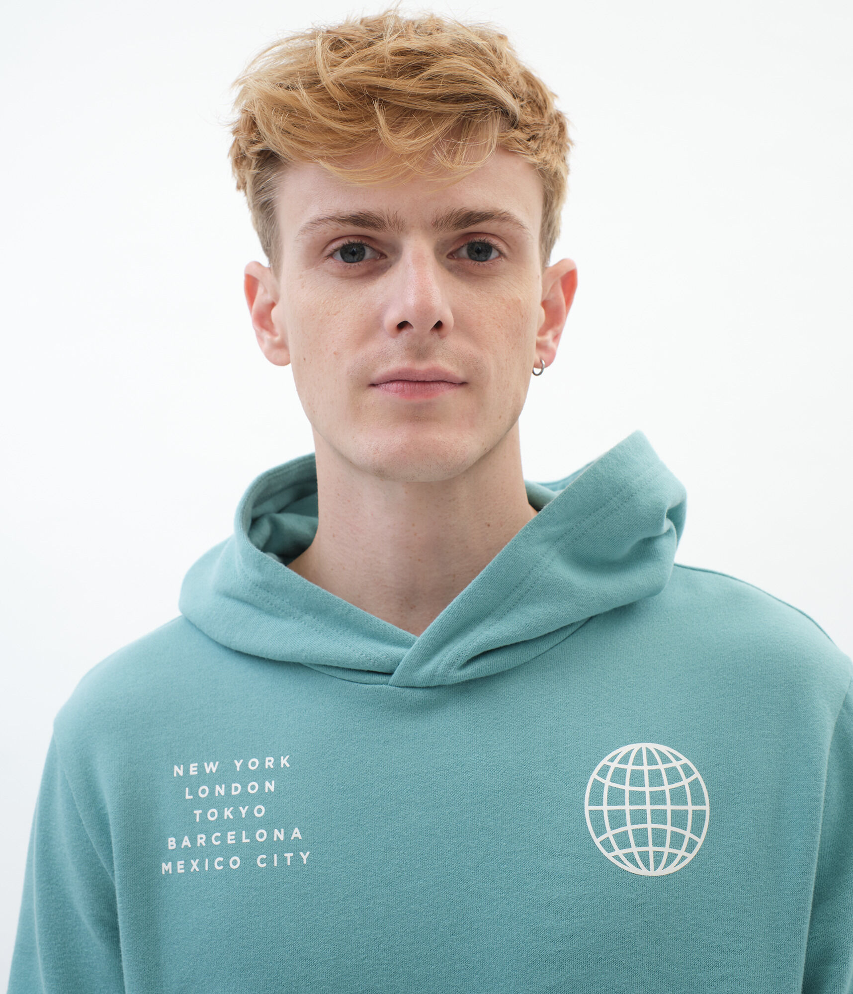 Global Traveler Pullover Hoodie***