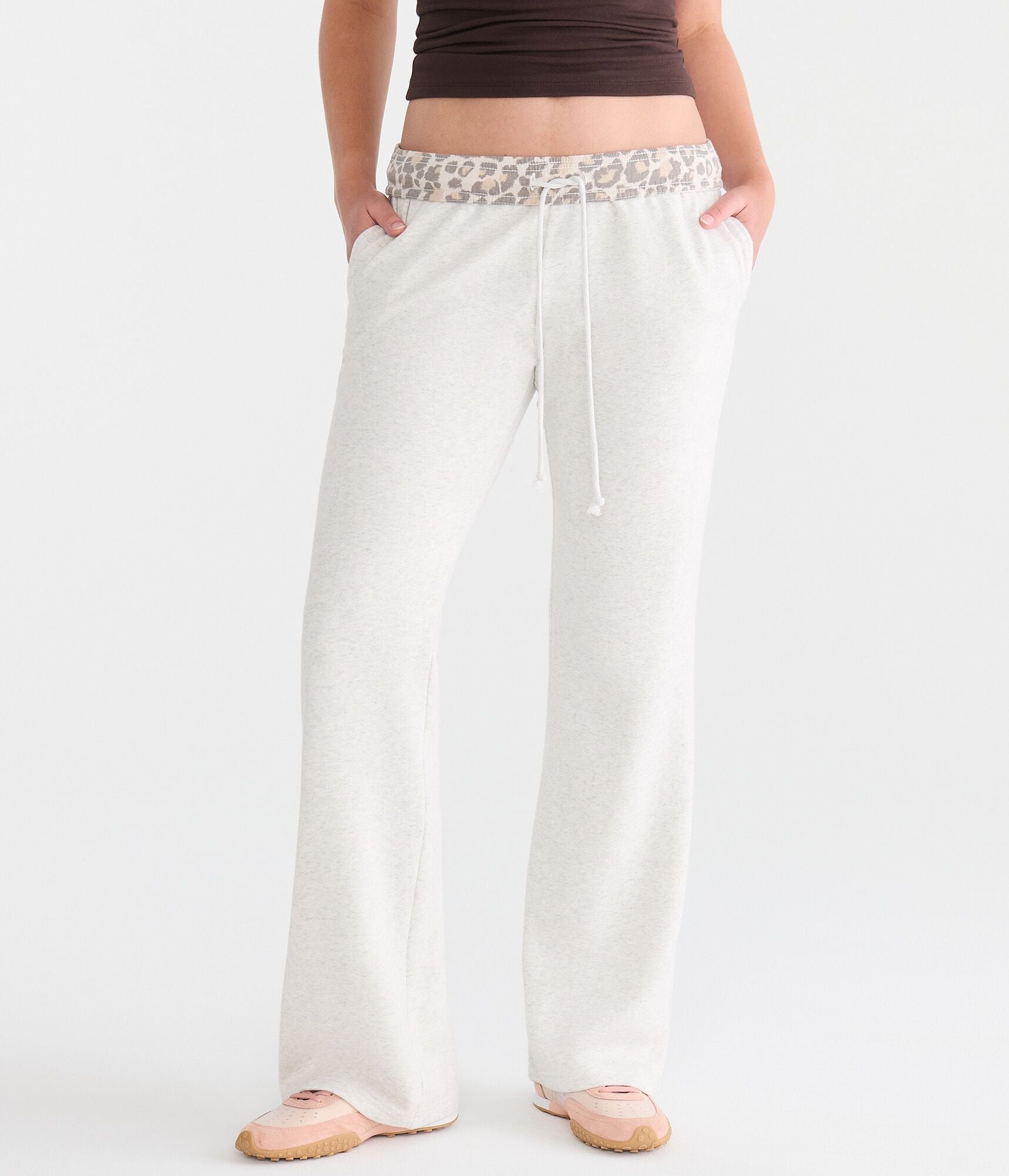 Cloud Soft Leopard Star Mid-Rise Slim Bootcut Sweatpants