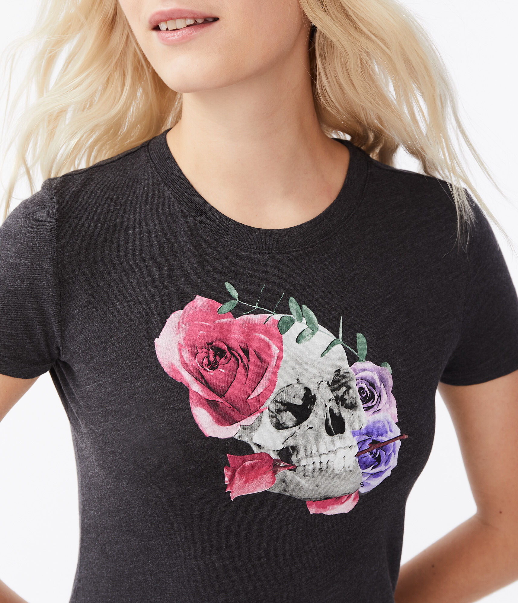 Skull &amp; Roses Graphic Tee
