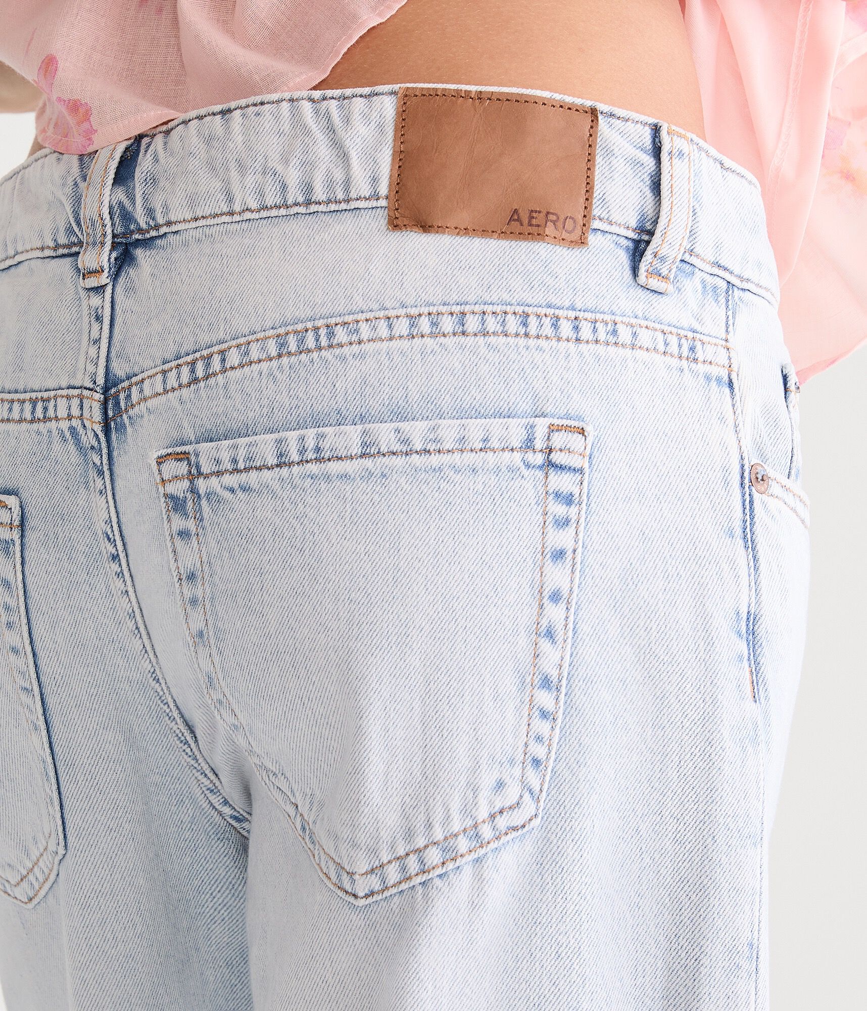 Low-Rise Baggy Wide Leg Jean
