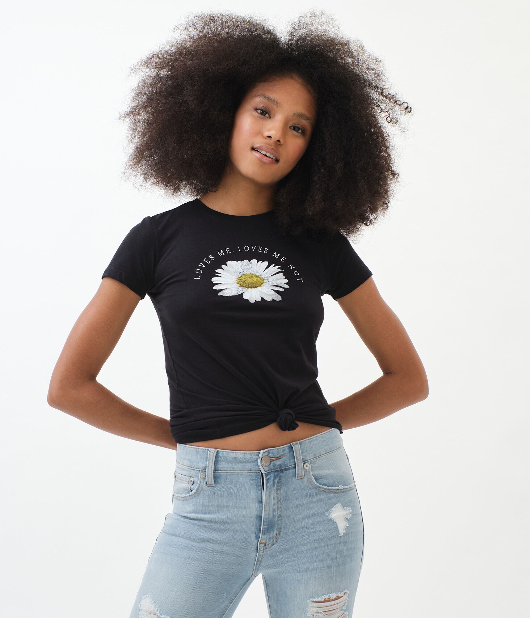 Loves Me Daisy Graphic Tee