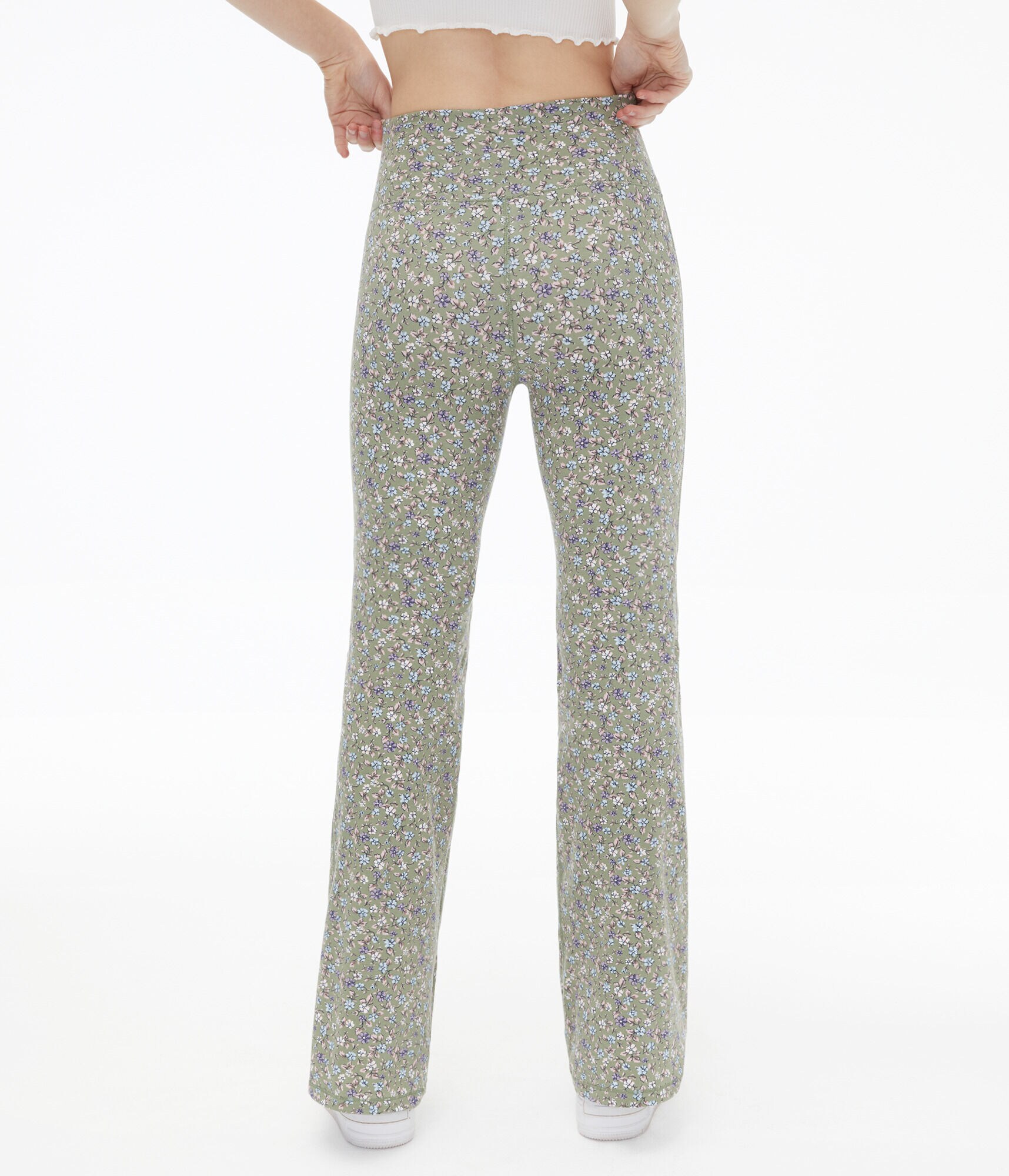 Seriously Soft Floral Ultra High-Rise Flare Leggings***