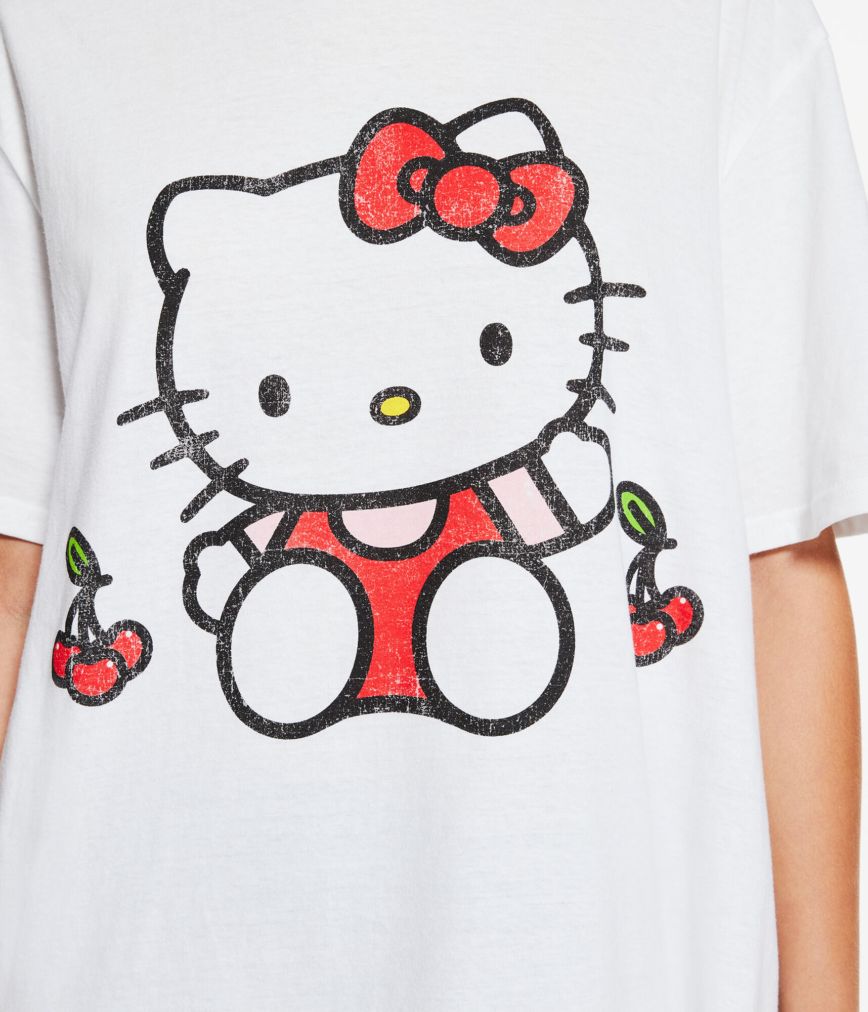 kittyとなります。 Hello Kitty Oversized Graphic Tee