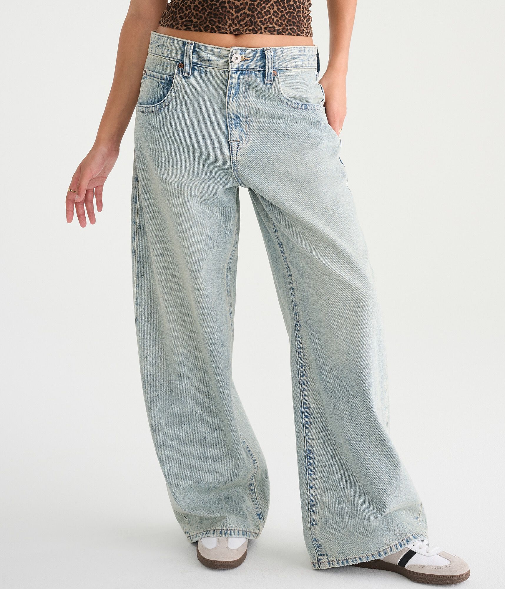 D&eacute;j&agrave; For Aero Low-Rise Super Baggy Leopard Stars Jean
