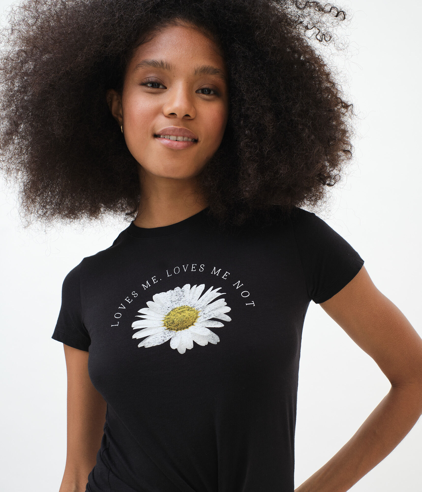 Loves Me Daisy Graphic Tee