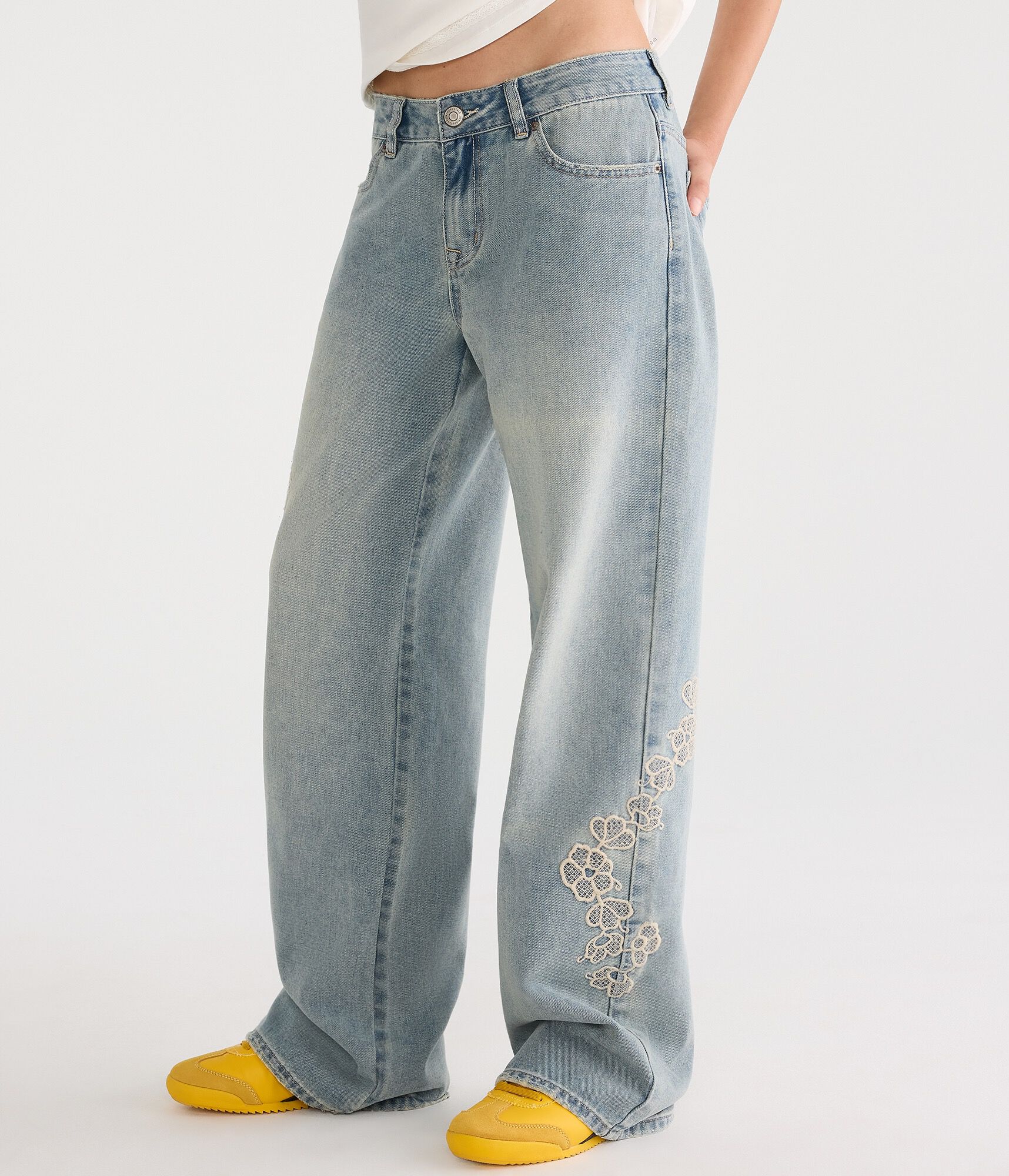 Low-Rise Baggy Wide Leg Embroidered Floral Jean