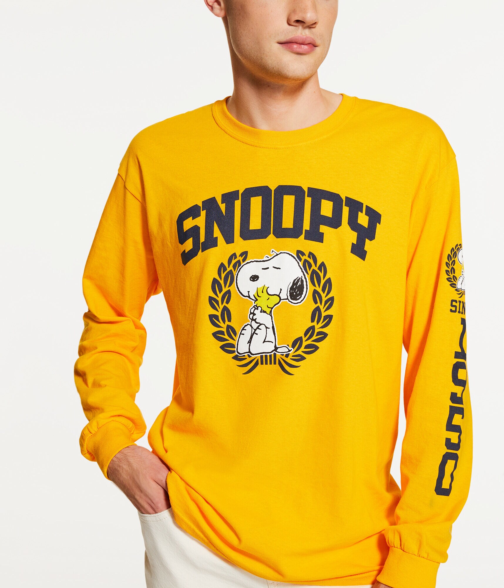 Long Sleeve Snoopy Wreath Graphic Tee