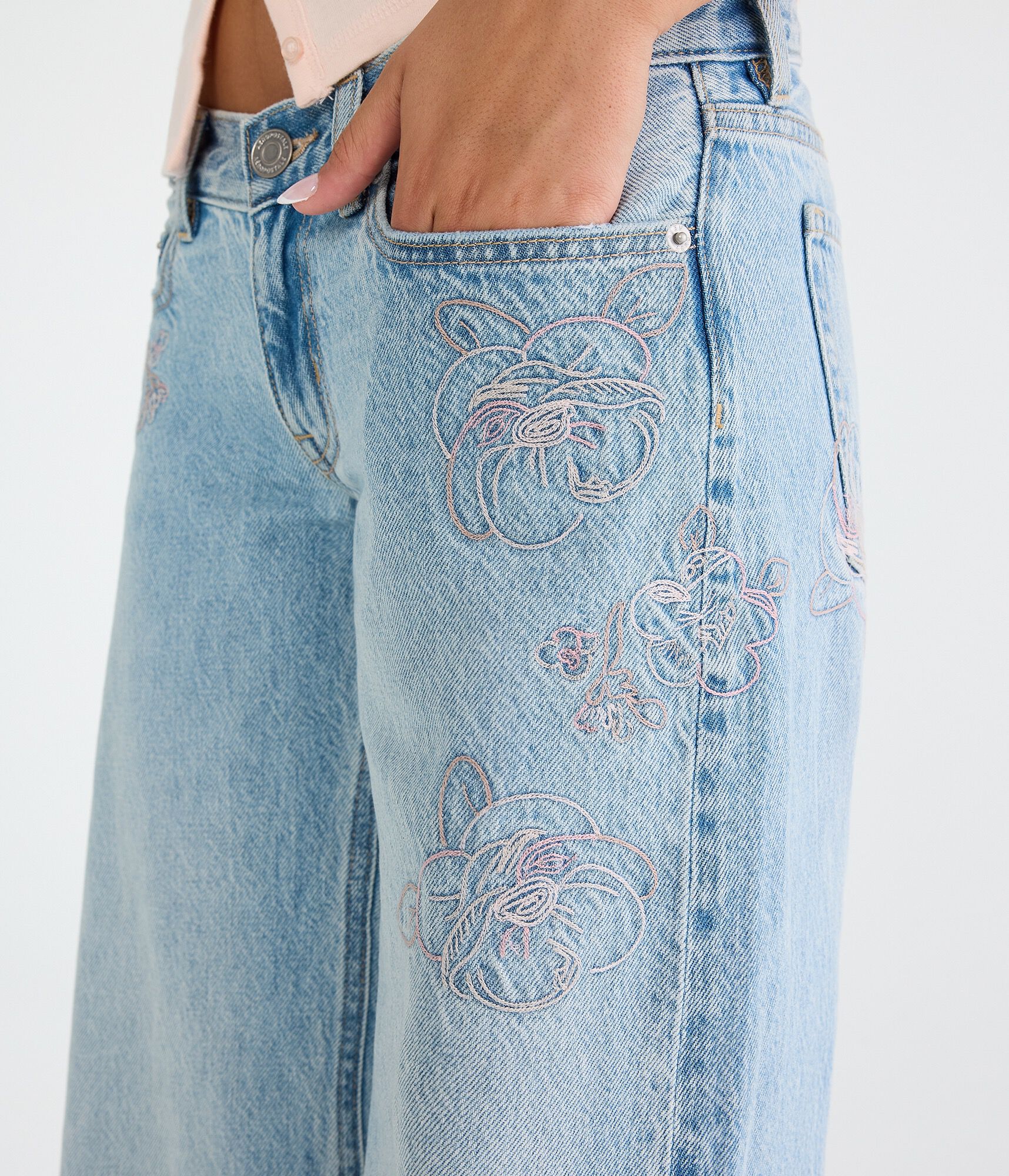 Super Low-Rise Ultra Wide Leg Embroidered Flowers Jean
