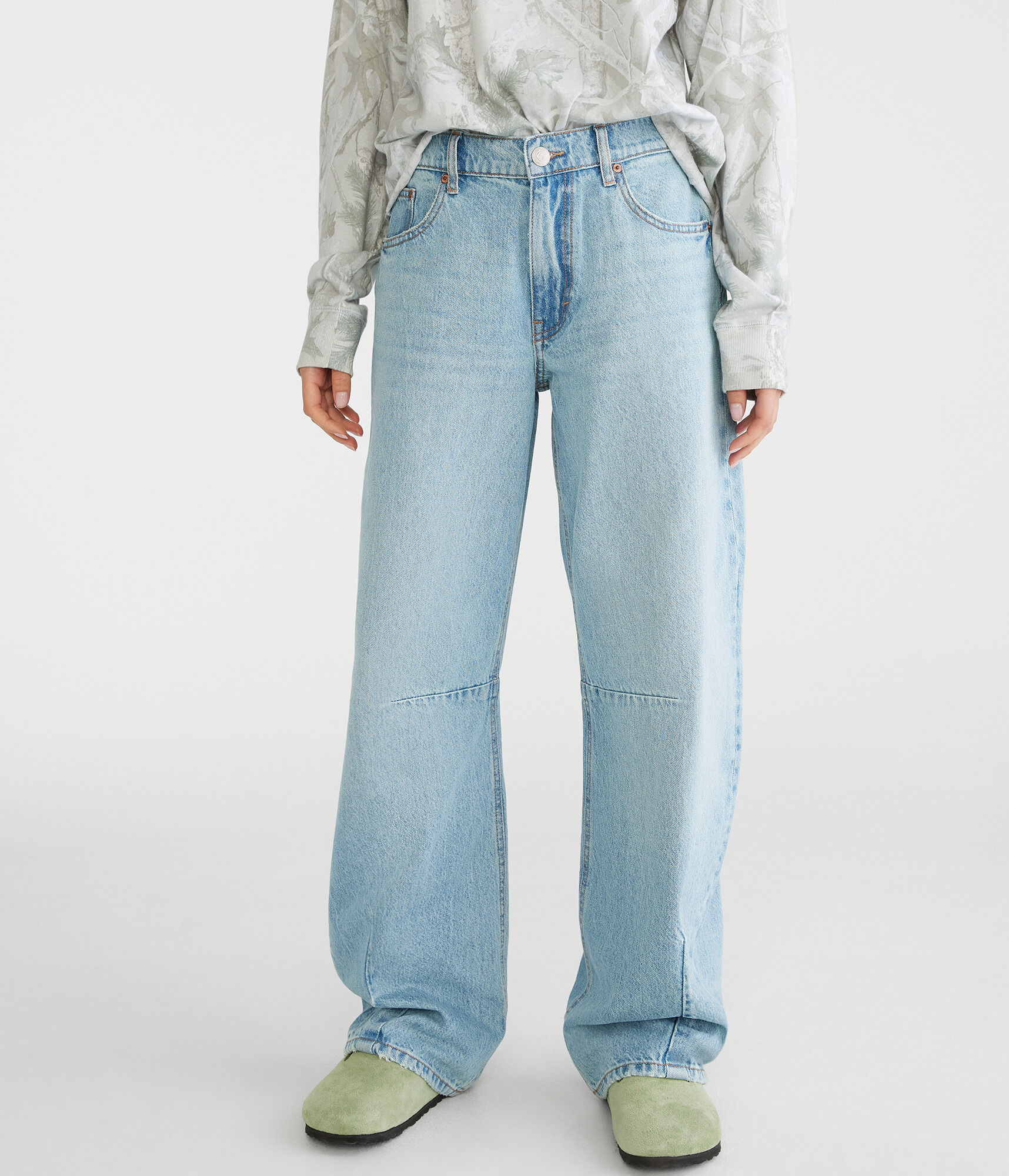 Low-Rise Baggy Barrel Jean