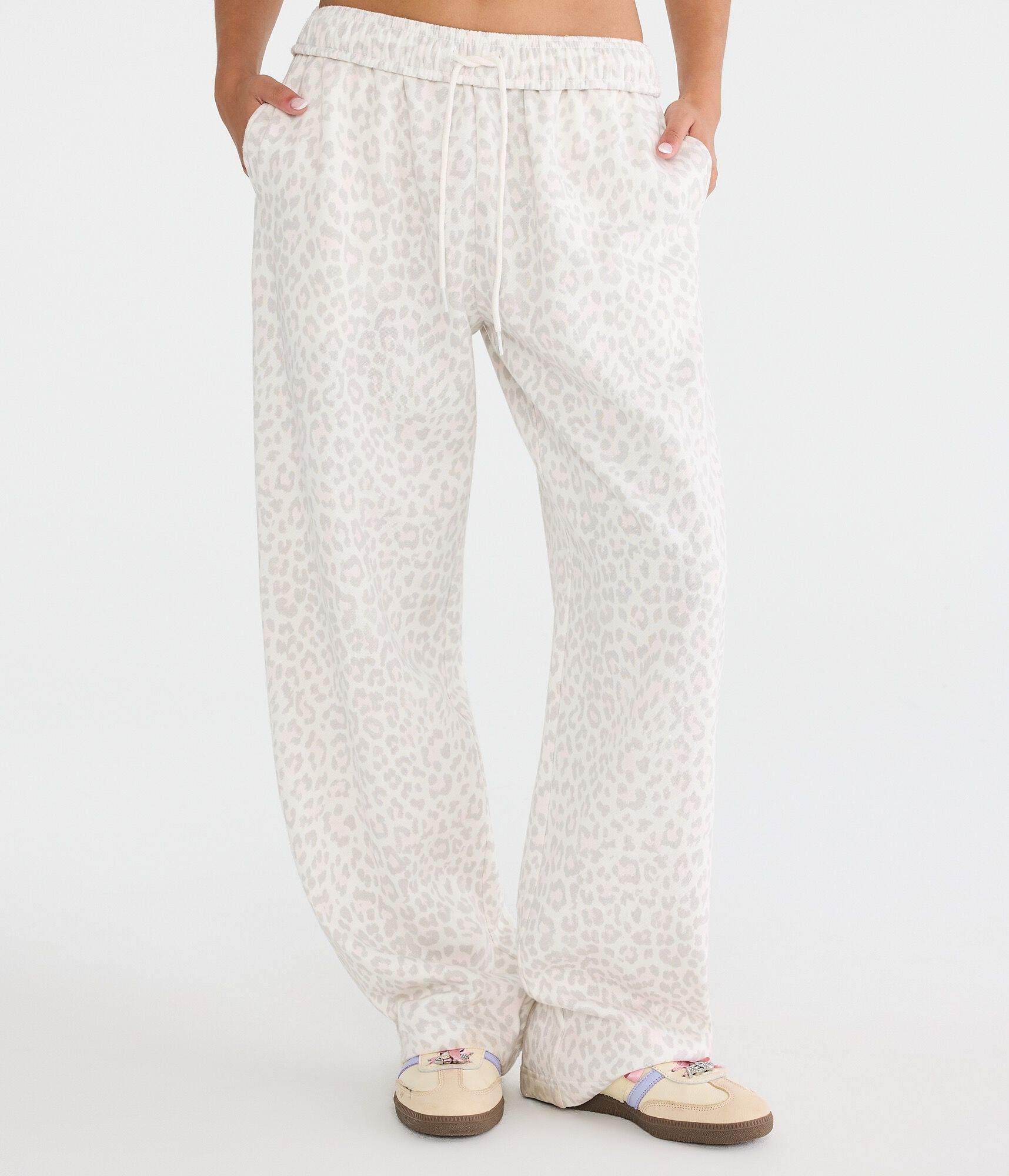 Cloud Soft Leopard Print Mid-Rise Straight Leg Sweatpants