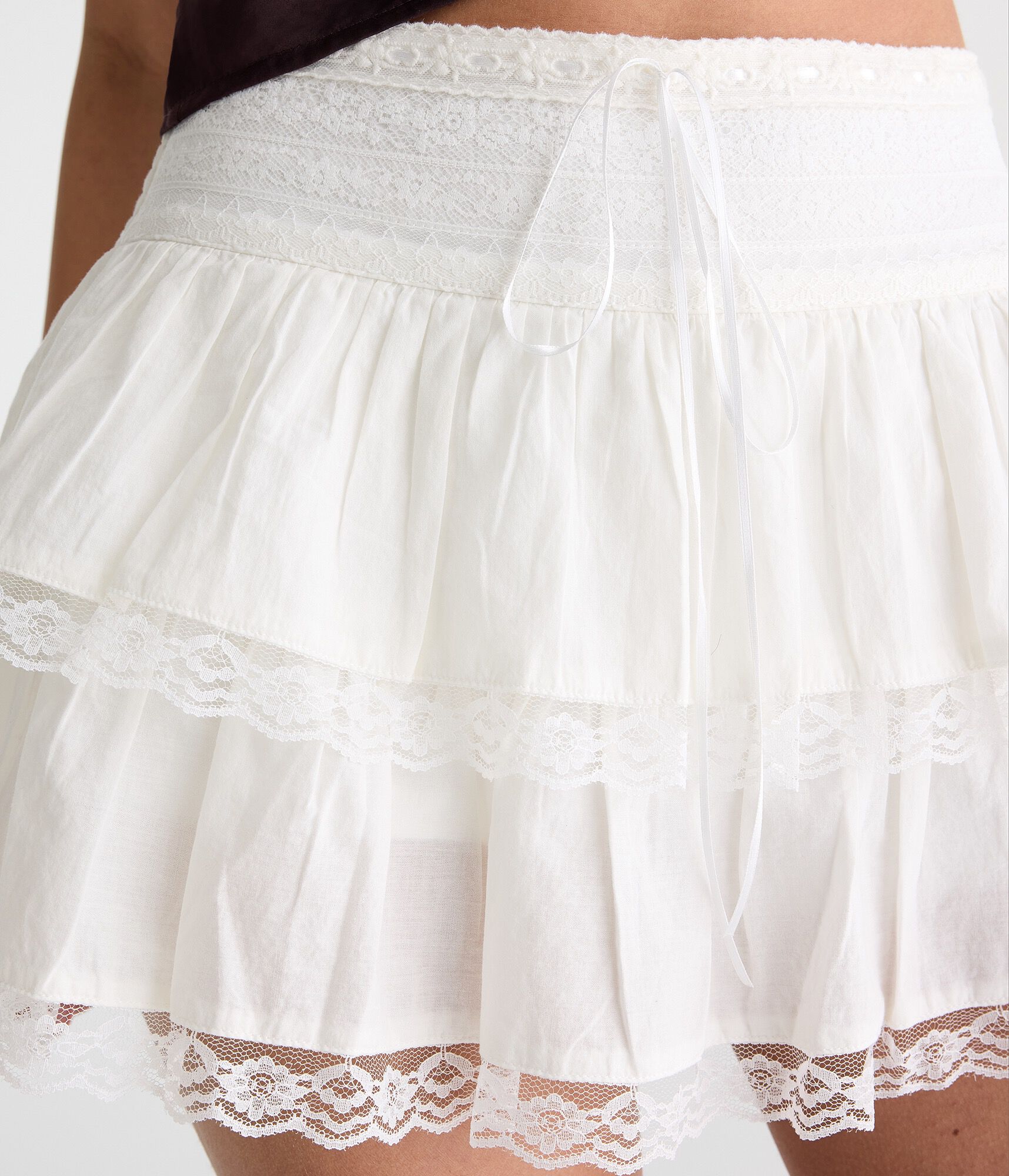 High-Rise Lace Tiered Skirt