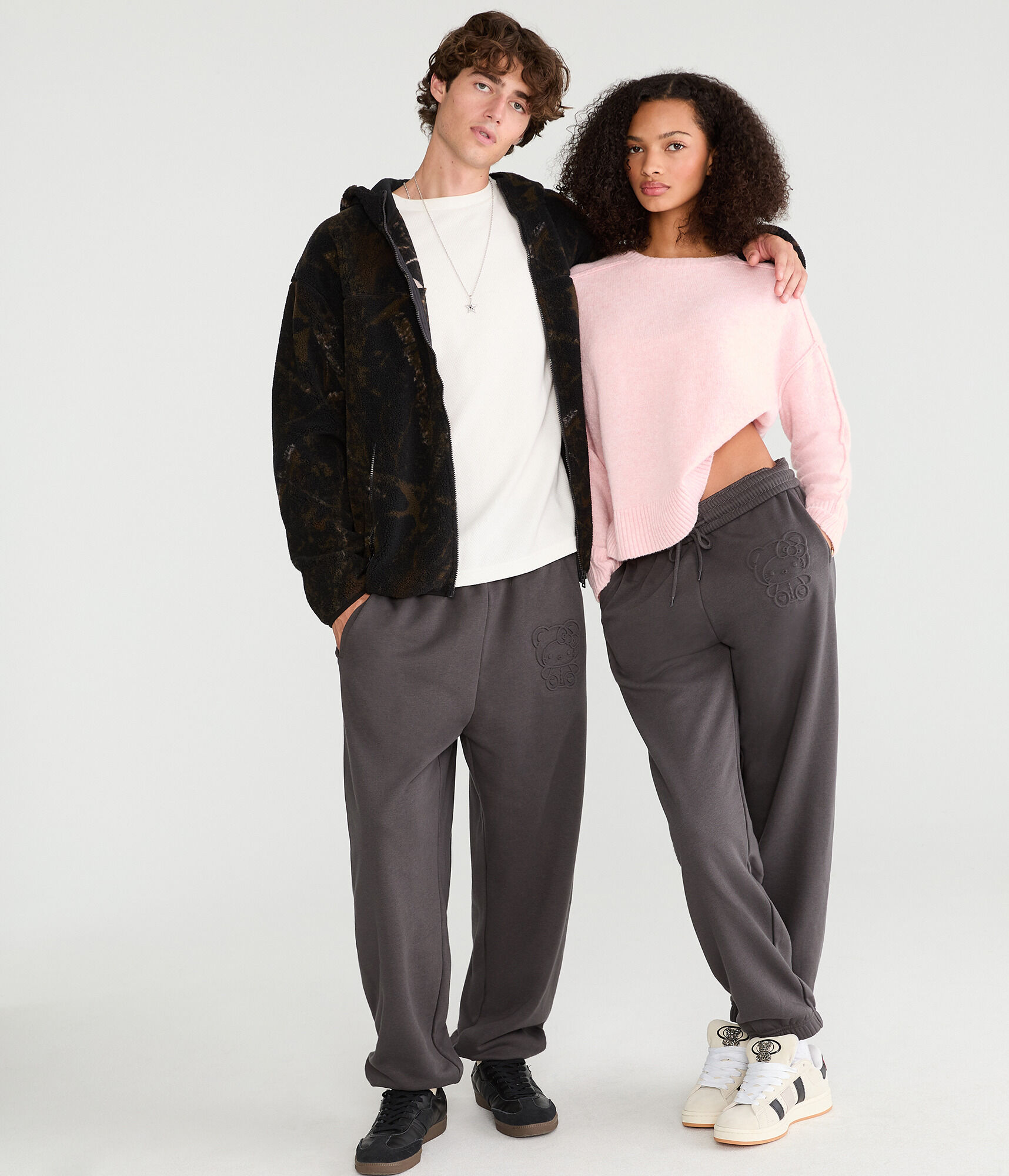 Hello Kitty | Aero Tonal Teddy Jogger Sweatpants