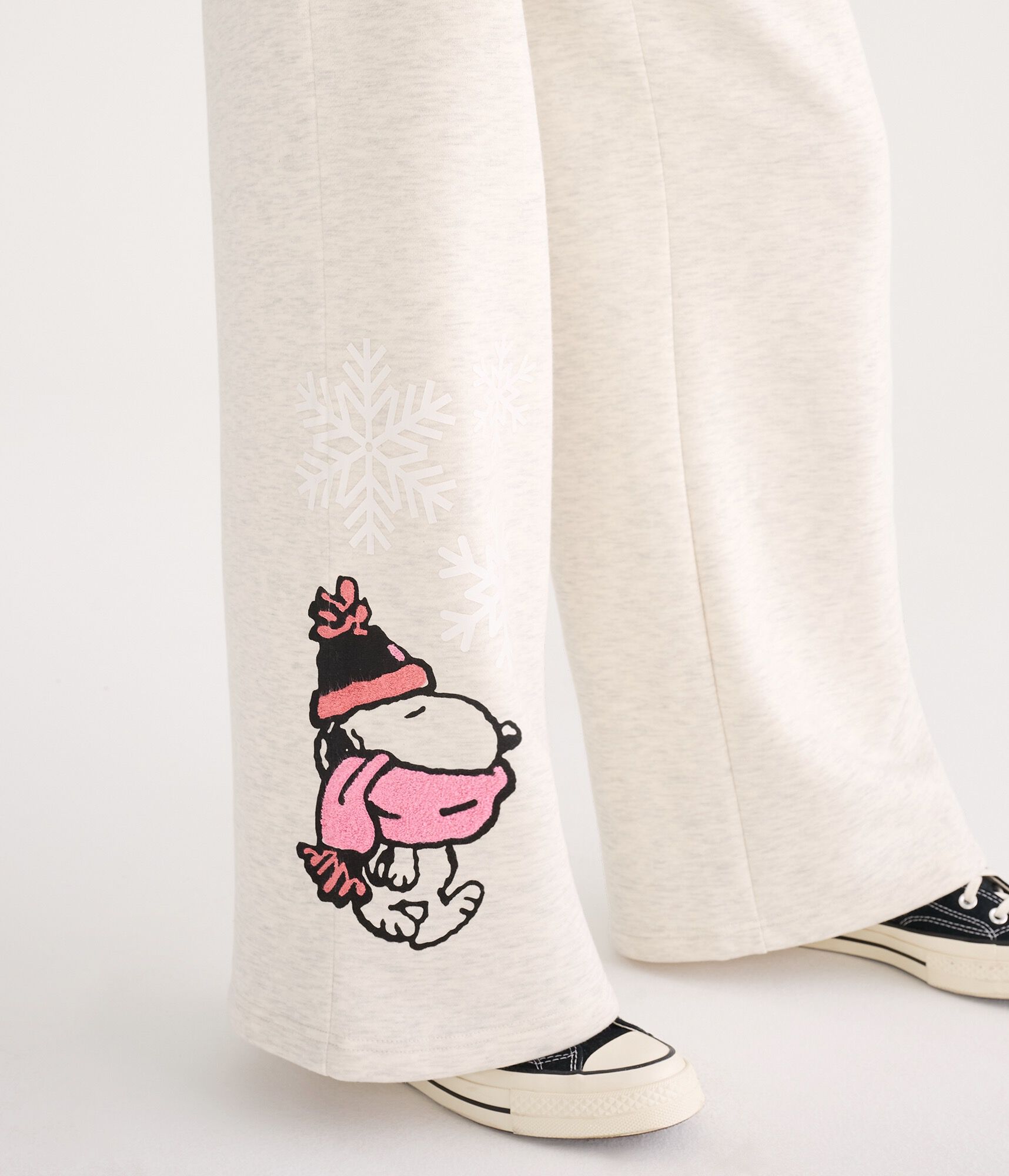 Snoopy Scarf Mid-Rise Wide Leg Sweatpants