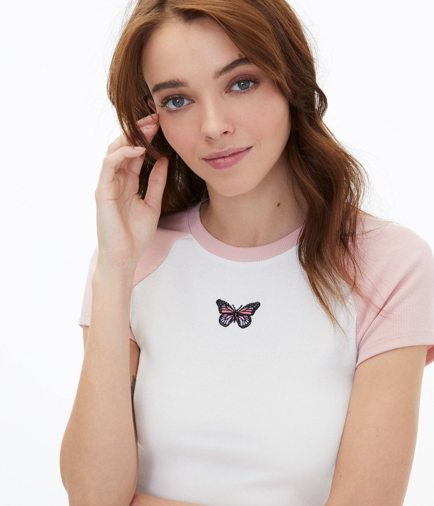 tシャツ GLITTER BUTTERFLY RAGLAN S/S BABY TEE レディース GLITTER BUTTERFLY RAGLAN S/S BABY TEE（Tシャツ/カットソー