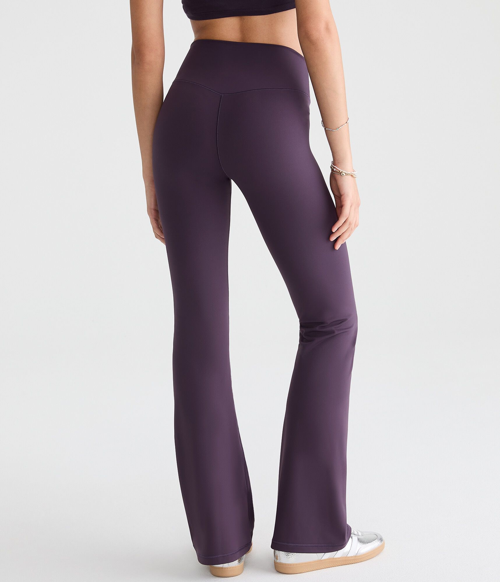 Buttery Soft High-Rise V-Waist Flare Leggings