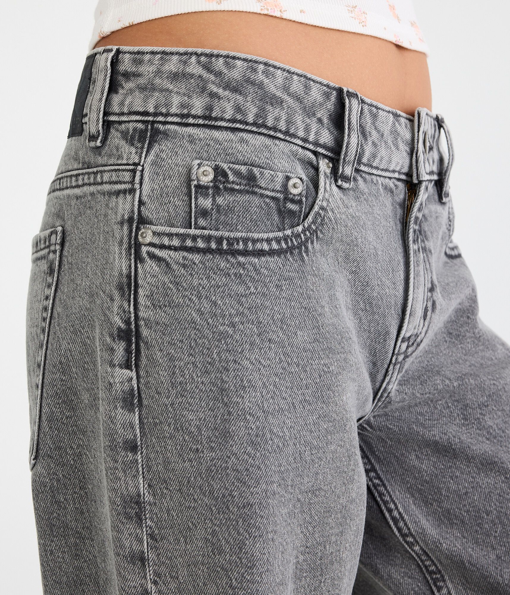 Low-Rise Baggy Wide Leg Jean