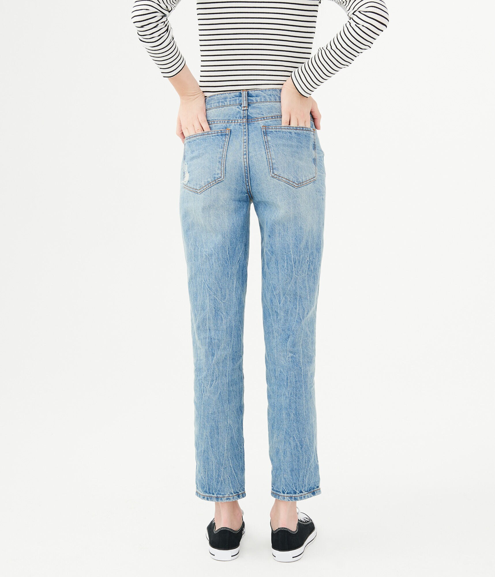Low-Rise Boyfriend Jean
