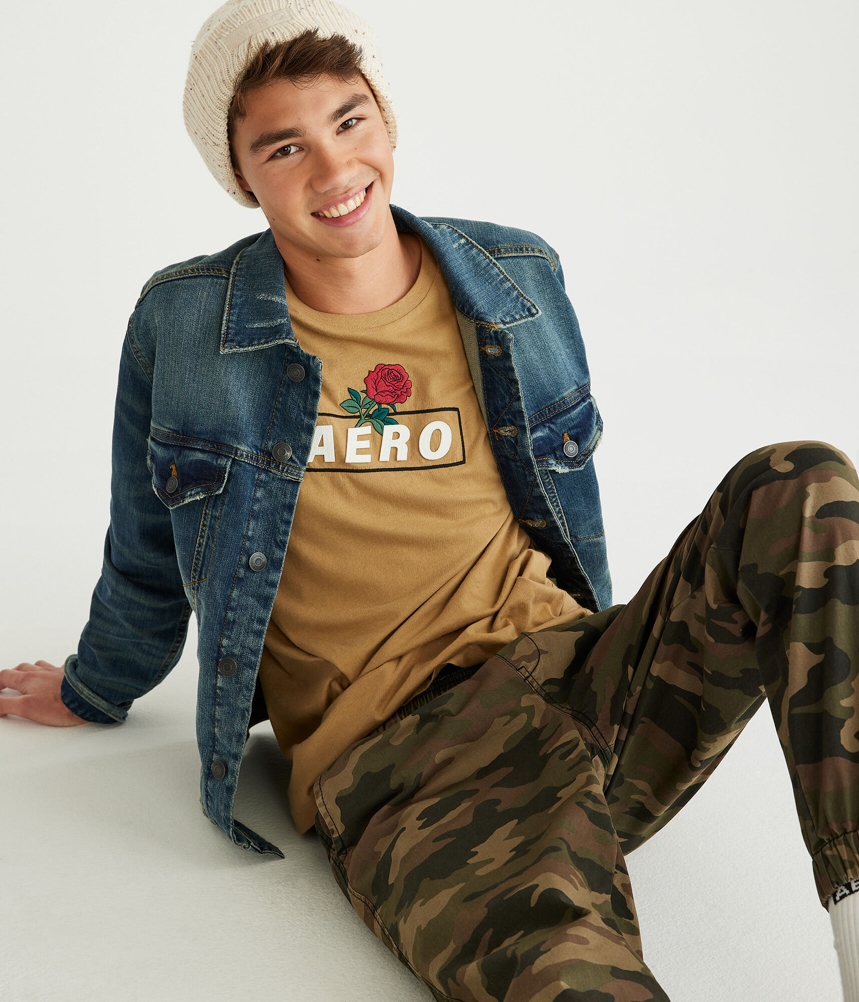 Aero Rose Box Logo Appliqu&eacute; Graphic Tee