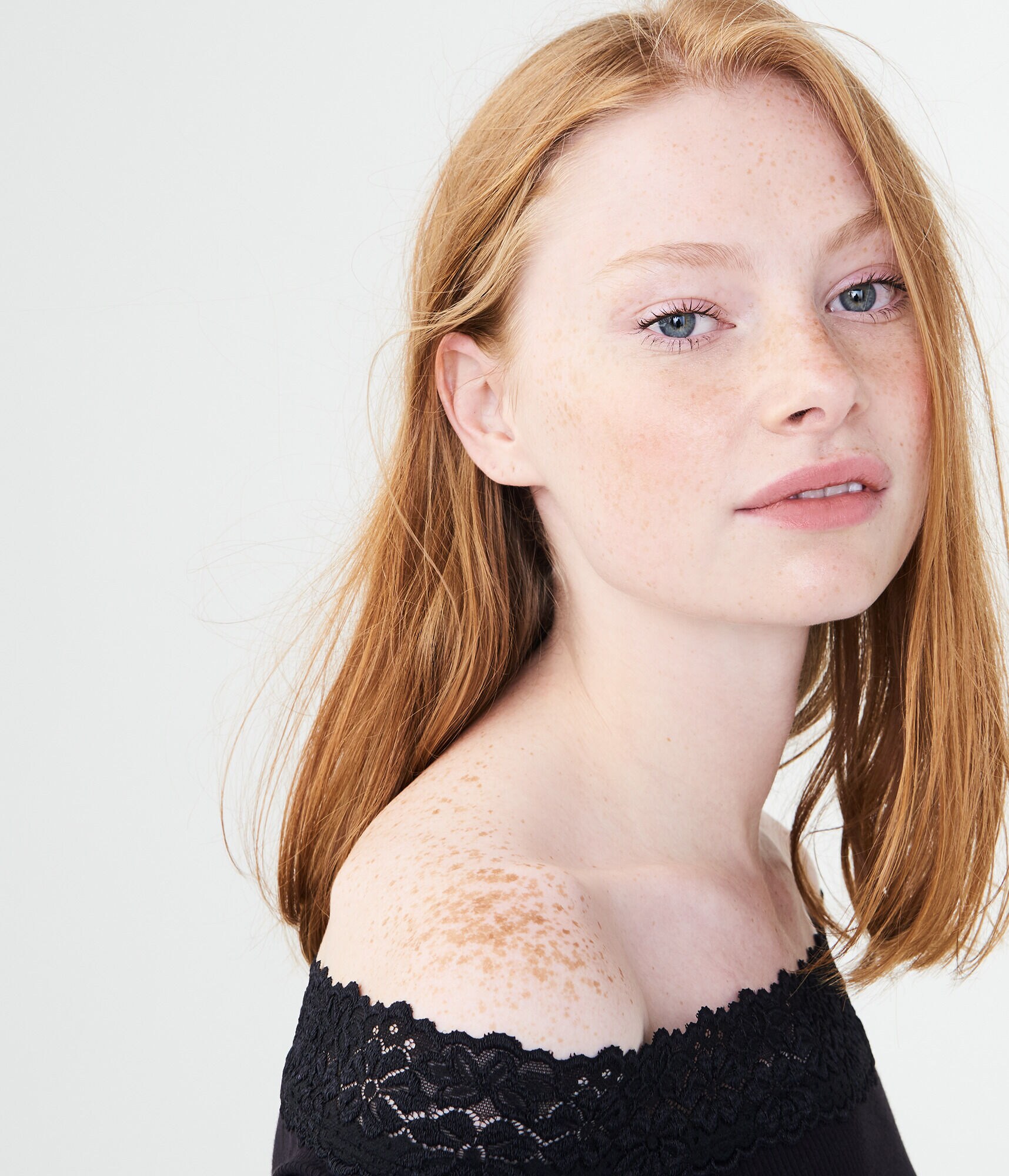 Long Sleeve Lace Off-The-Shoulder Bodycon Top