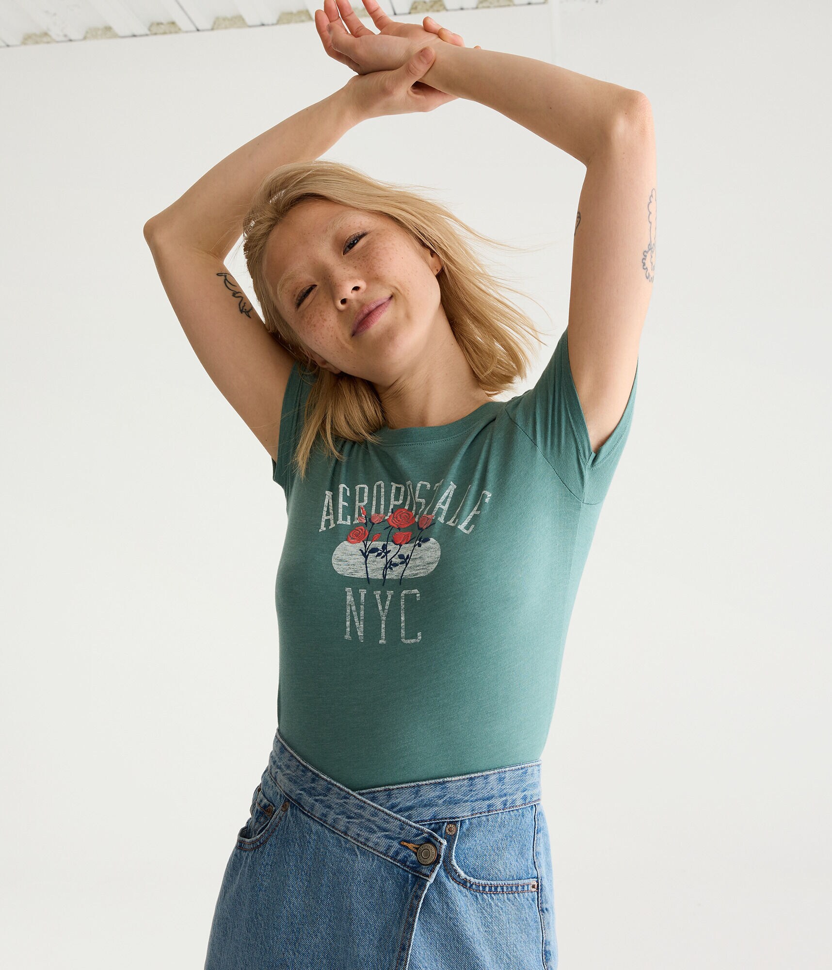 Aeropostale NYC Roses Graphic Tee