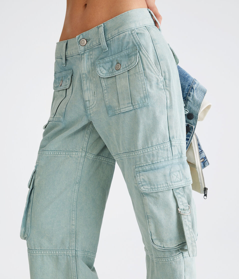 Low-Rise Wide Leg Cargo Jean
