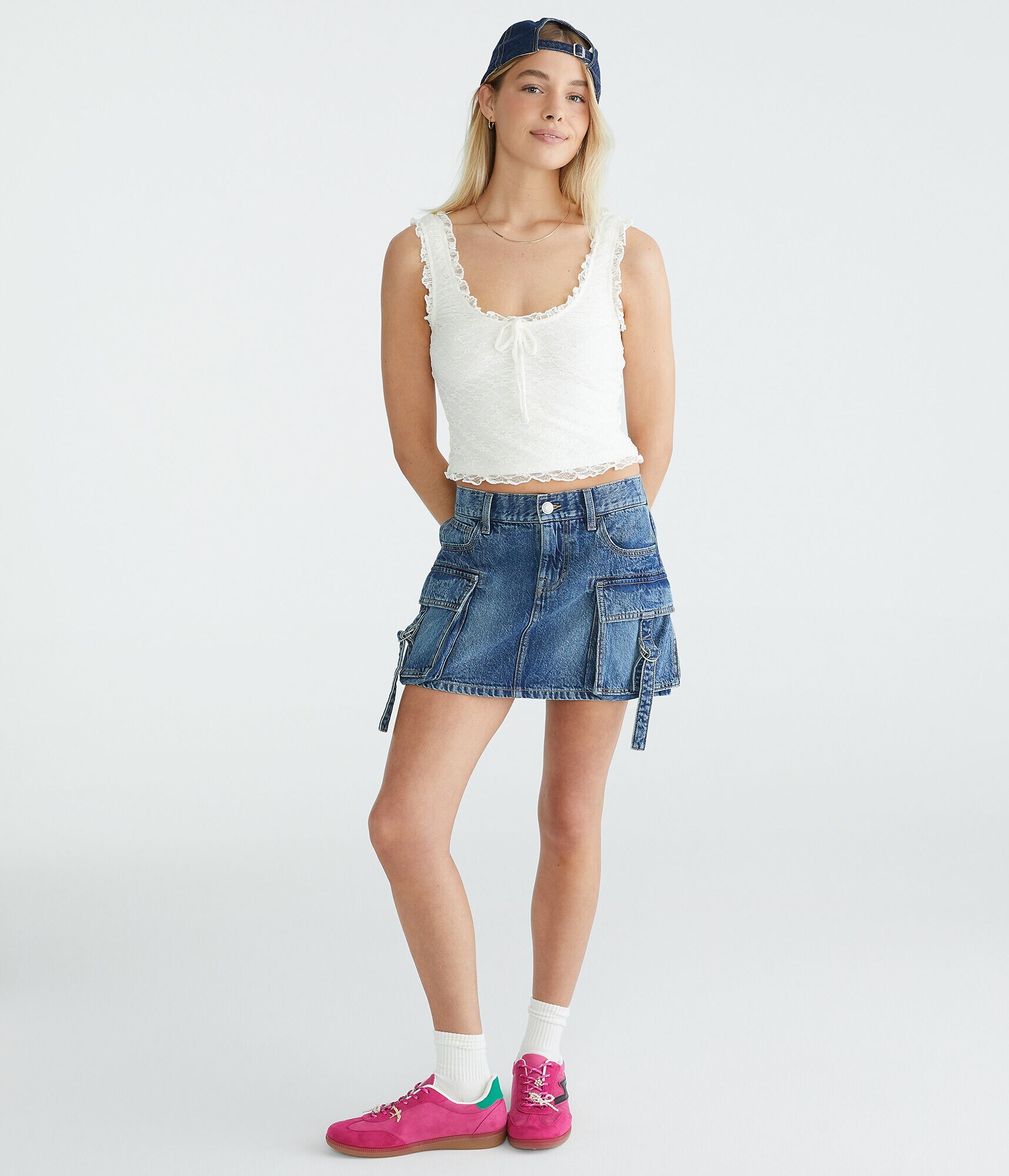 Floral Lace Scoop-Neck Cropped Tank