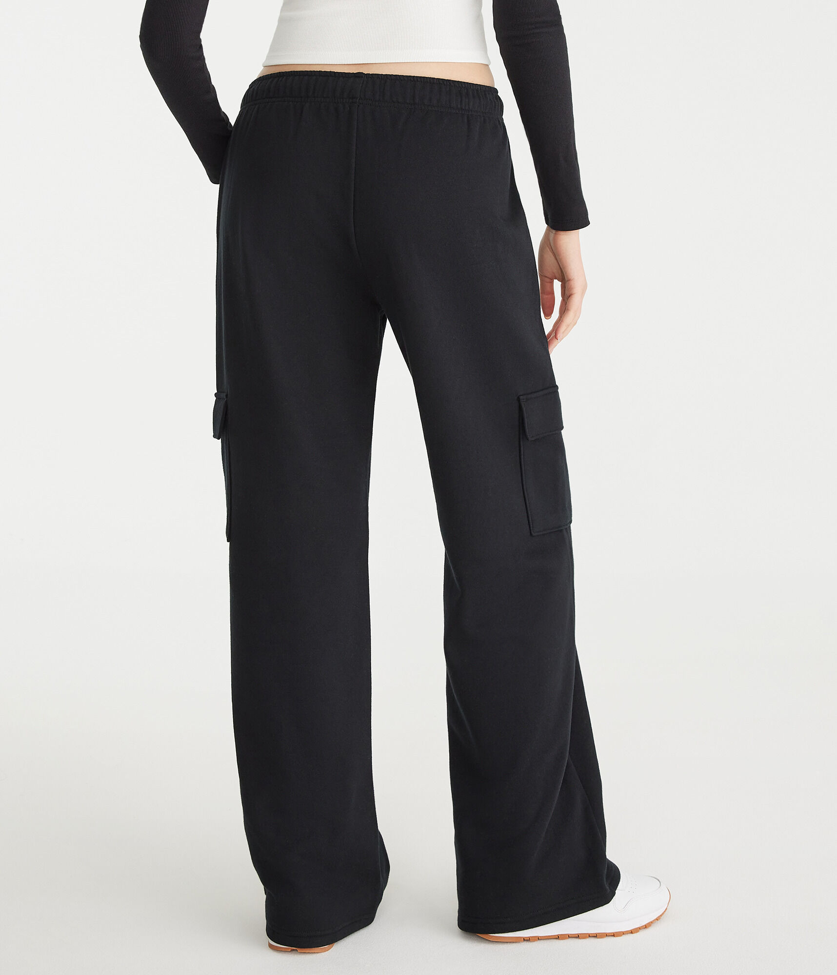 Low-Rise Cargo Wide Leg Sweatpants